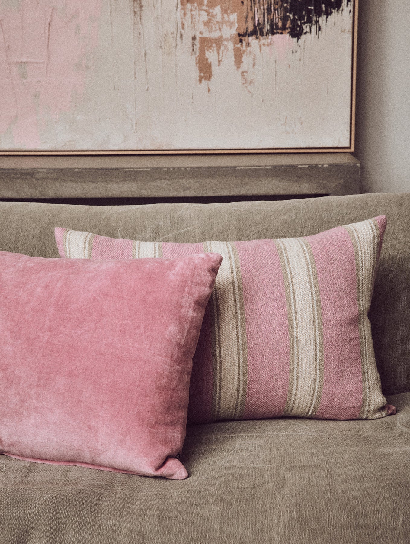 Gewebtes Kissen mit Streifen – Blush