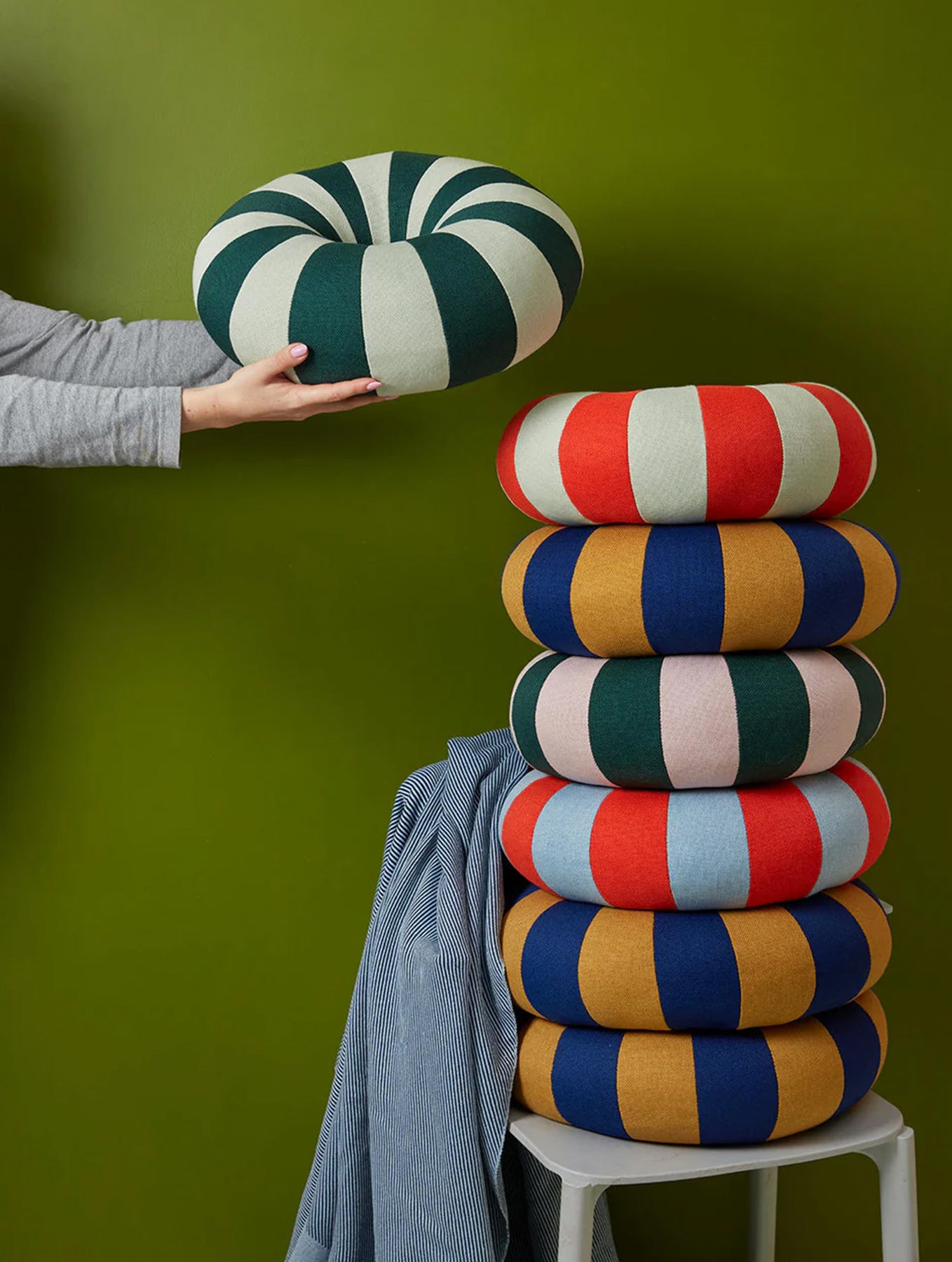 Rundes Kissen "Float" - Blue/Red