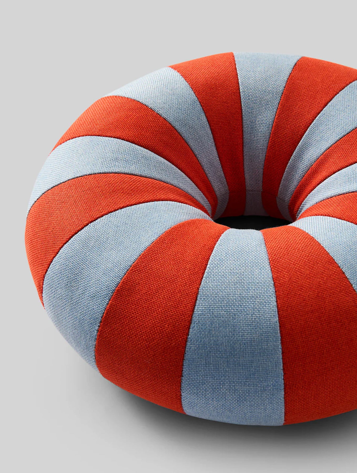 Rundes Kissen "Float" - Blue/Red