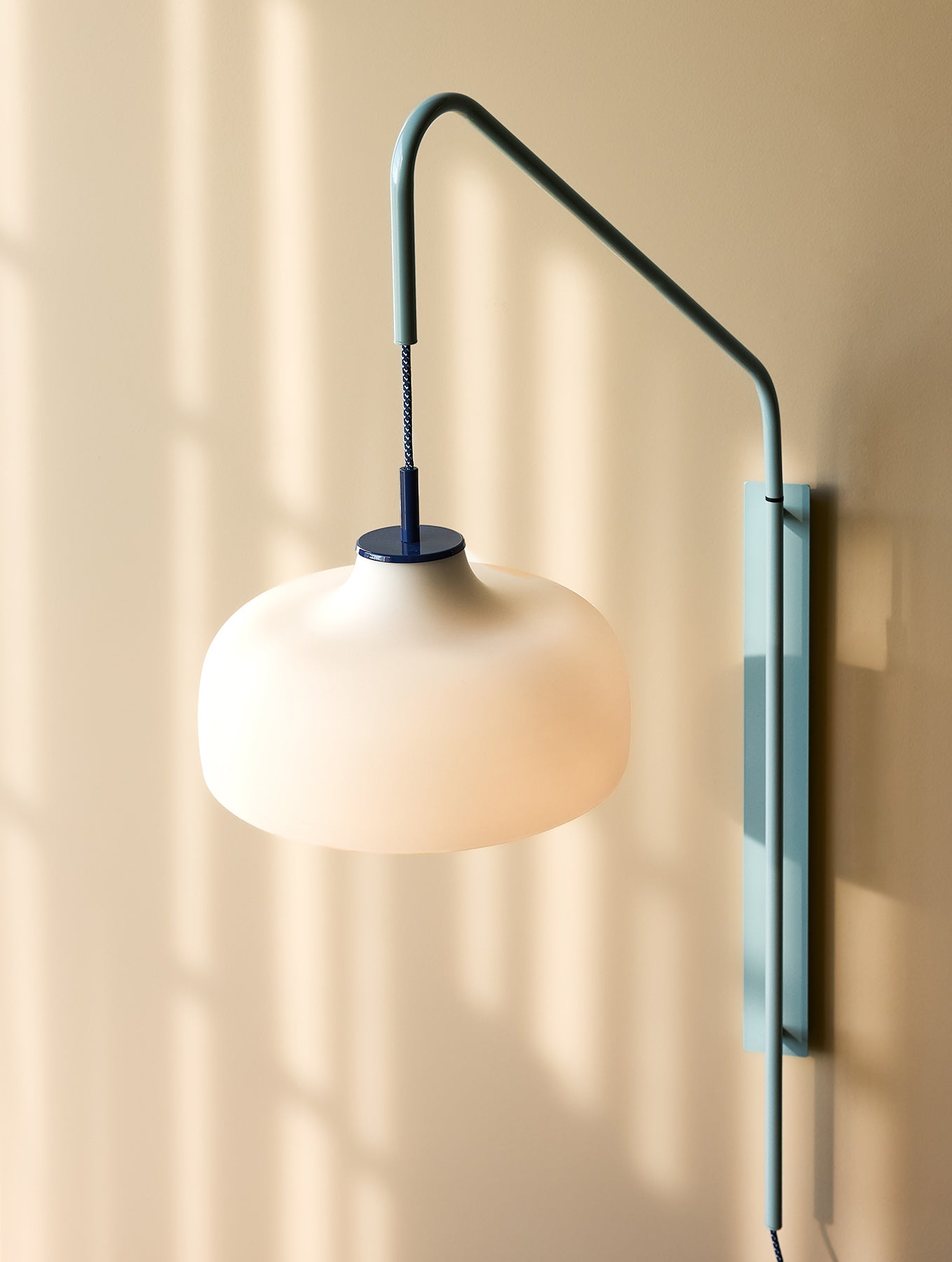 "Current" Wandleuchte - Hellblau