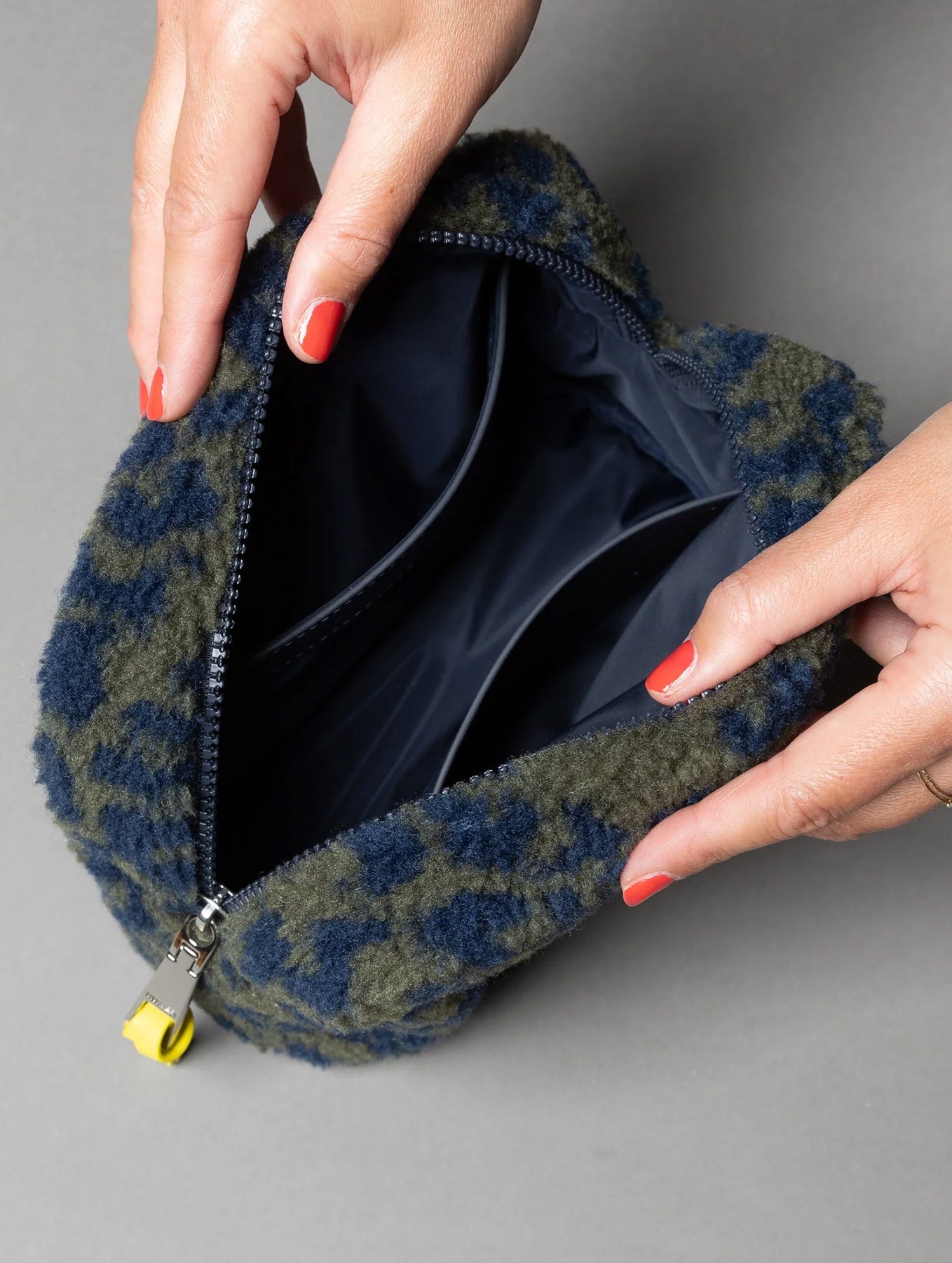 Teddy Kosmetiktasche Small - Leo Splashes Navy/Olive