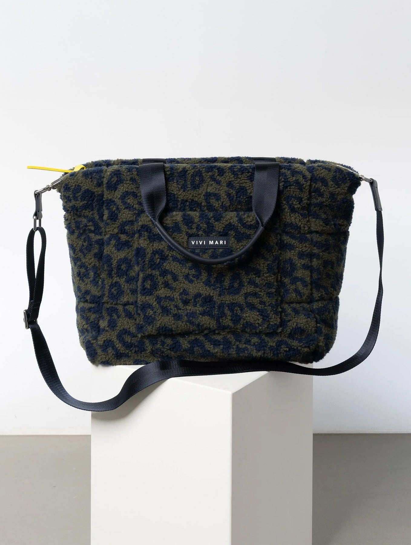Teddy Tote Bag Medium - Leo Splashes Navy Olive