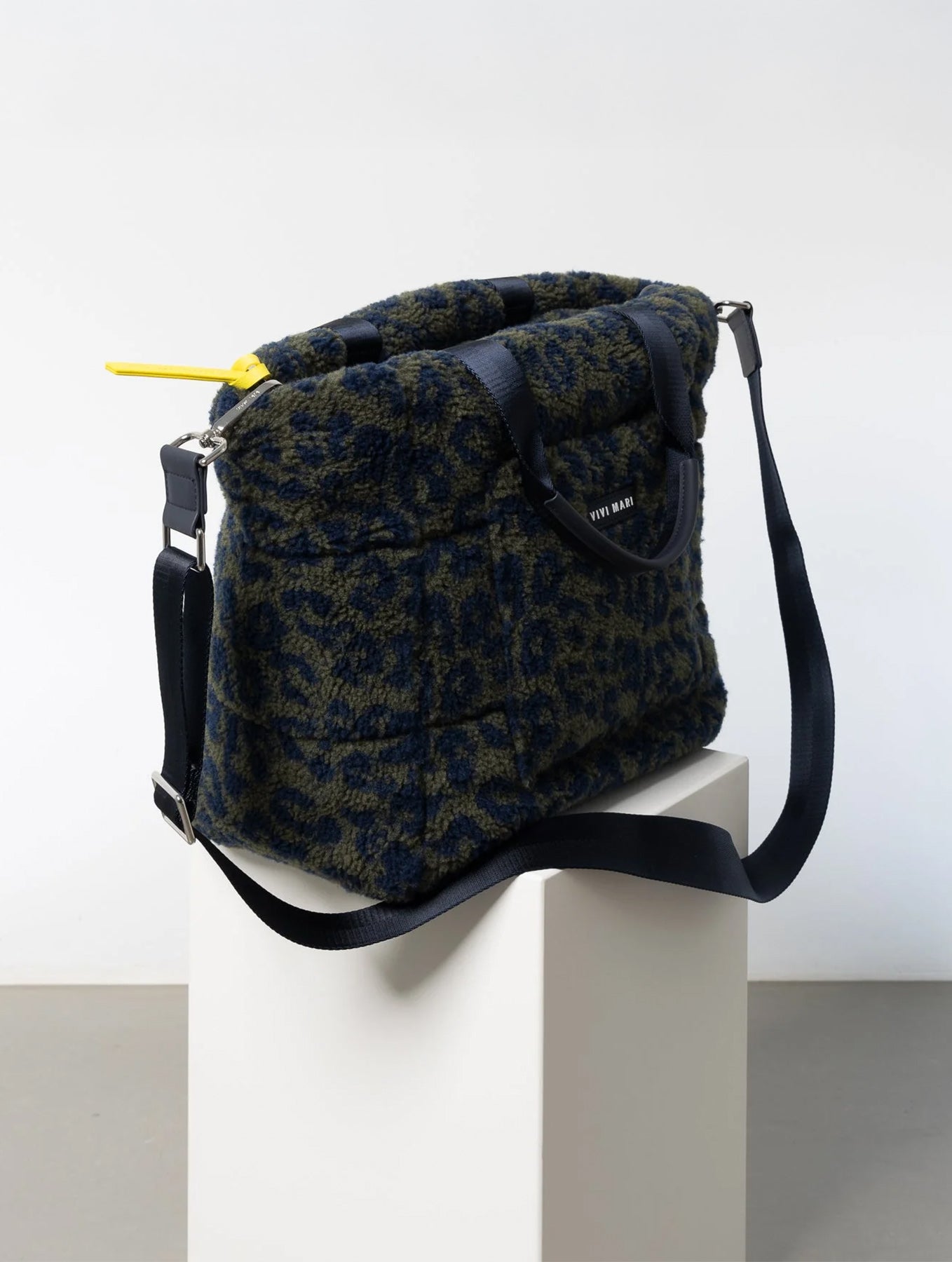 Teddy Tote Bag Medium - Leo Splashes Navy Olive