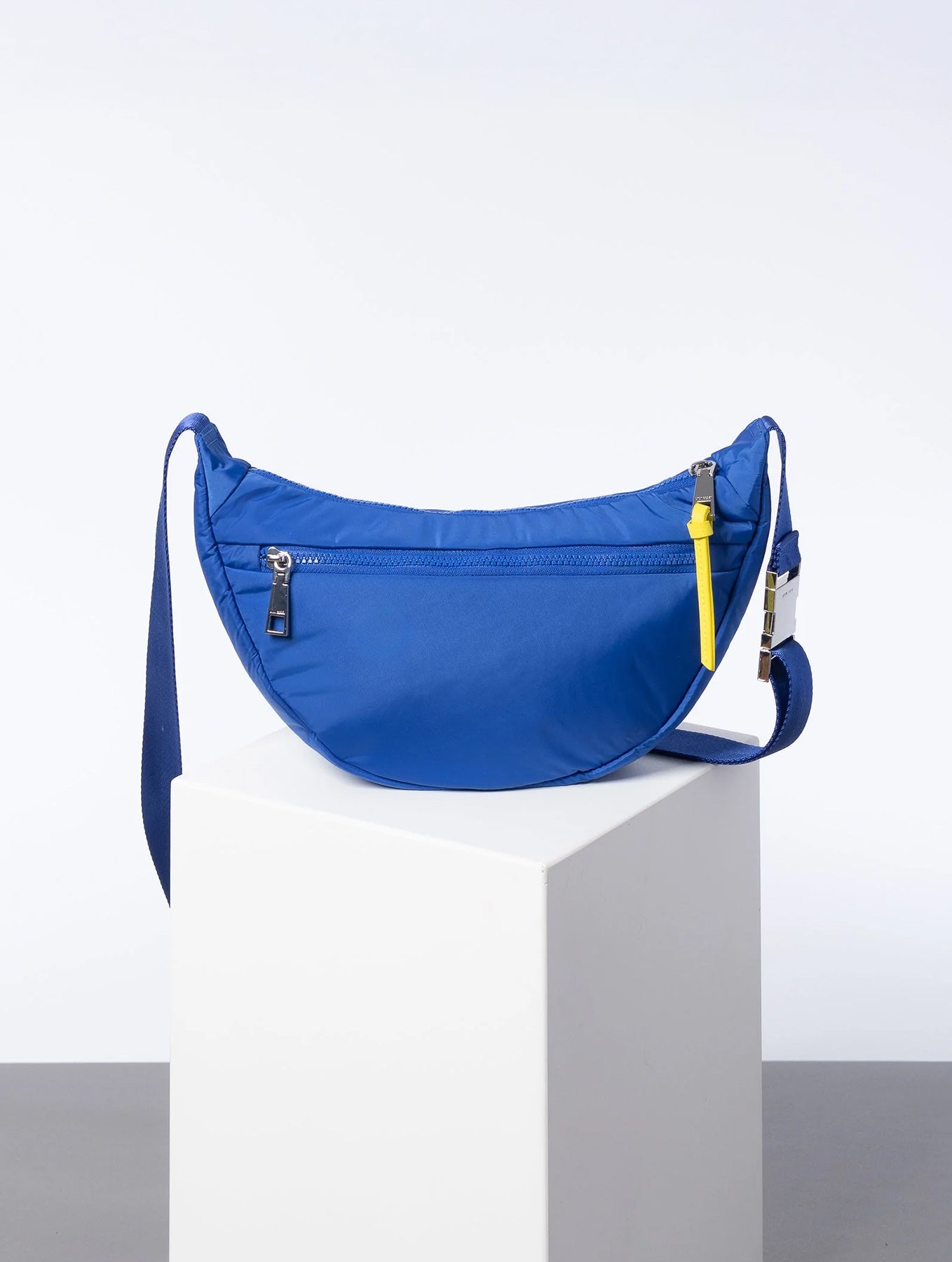 Padded Hip Bag Medium - Blue