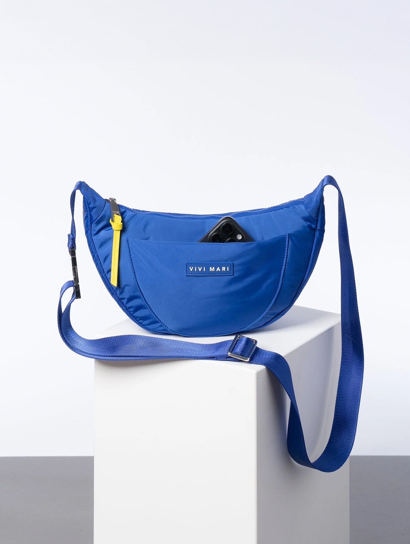 Padded Hip Bag Medium - Blue