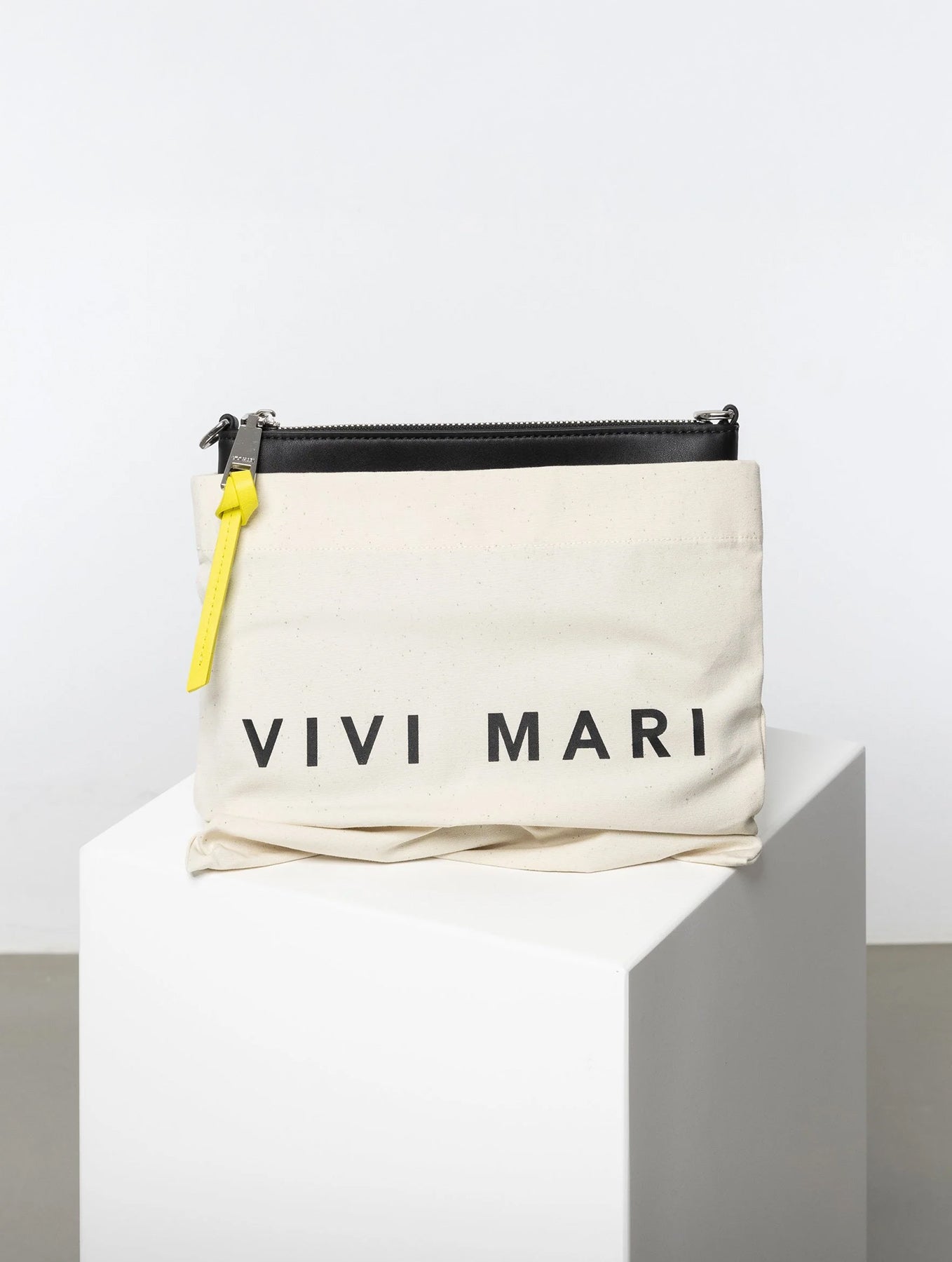 Pouch + Strap Basic Classic Thin - Black