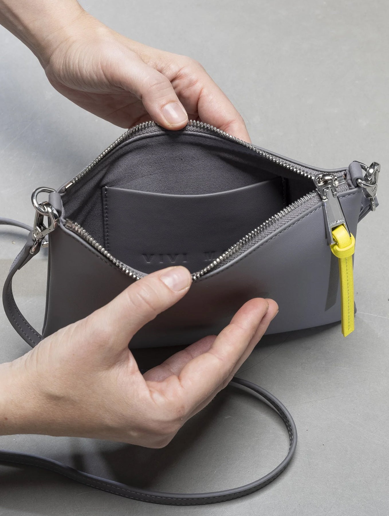 Pouch + Strap Basic Classic Thin - Taupe