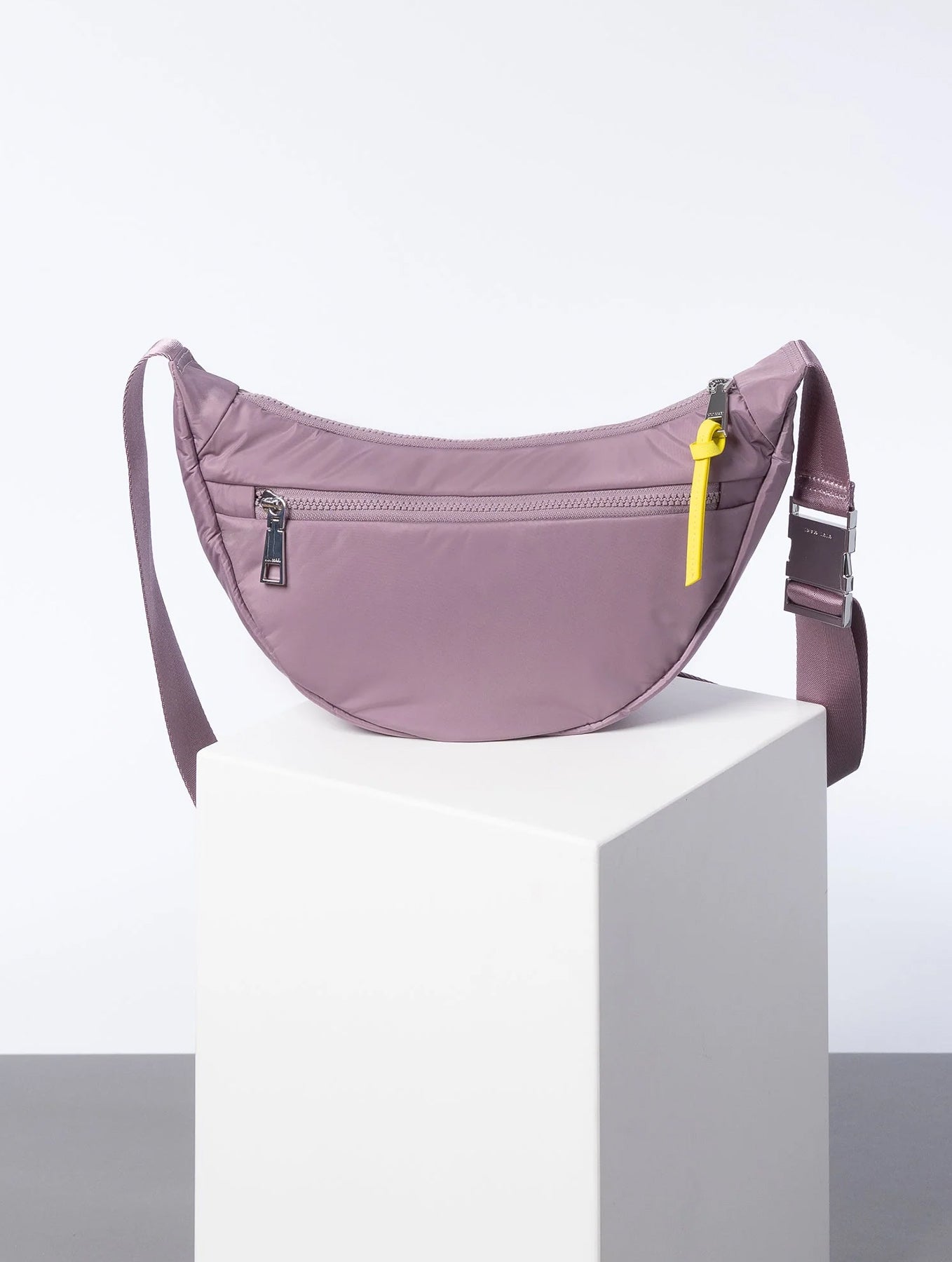 Padded Hip Bag Medium - Ash Plum