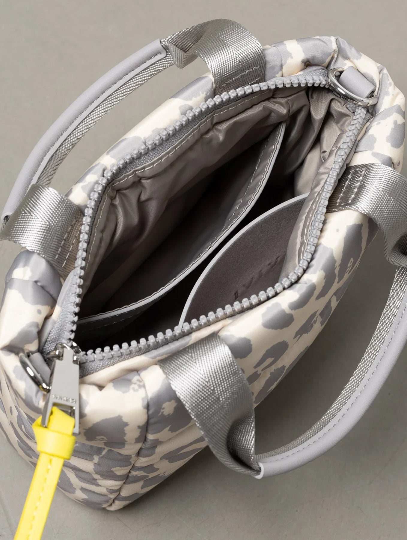 Padded Tote Bag Mini - Leo Splashes Grey/Sand
