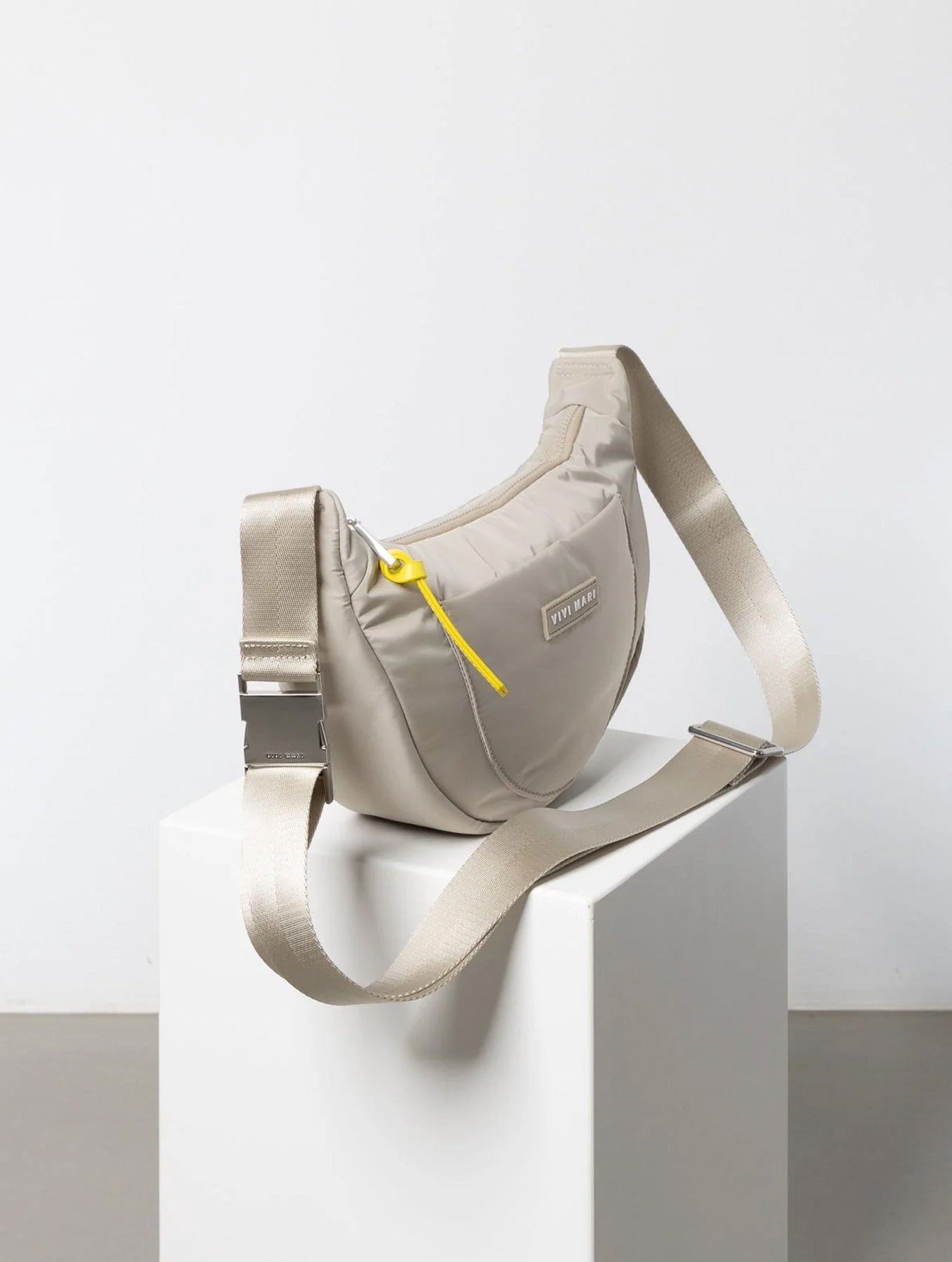 Padded Hip Bag Medium - Stone