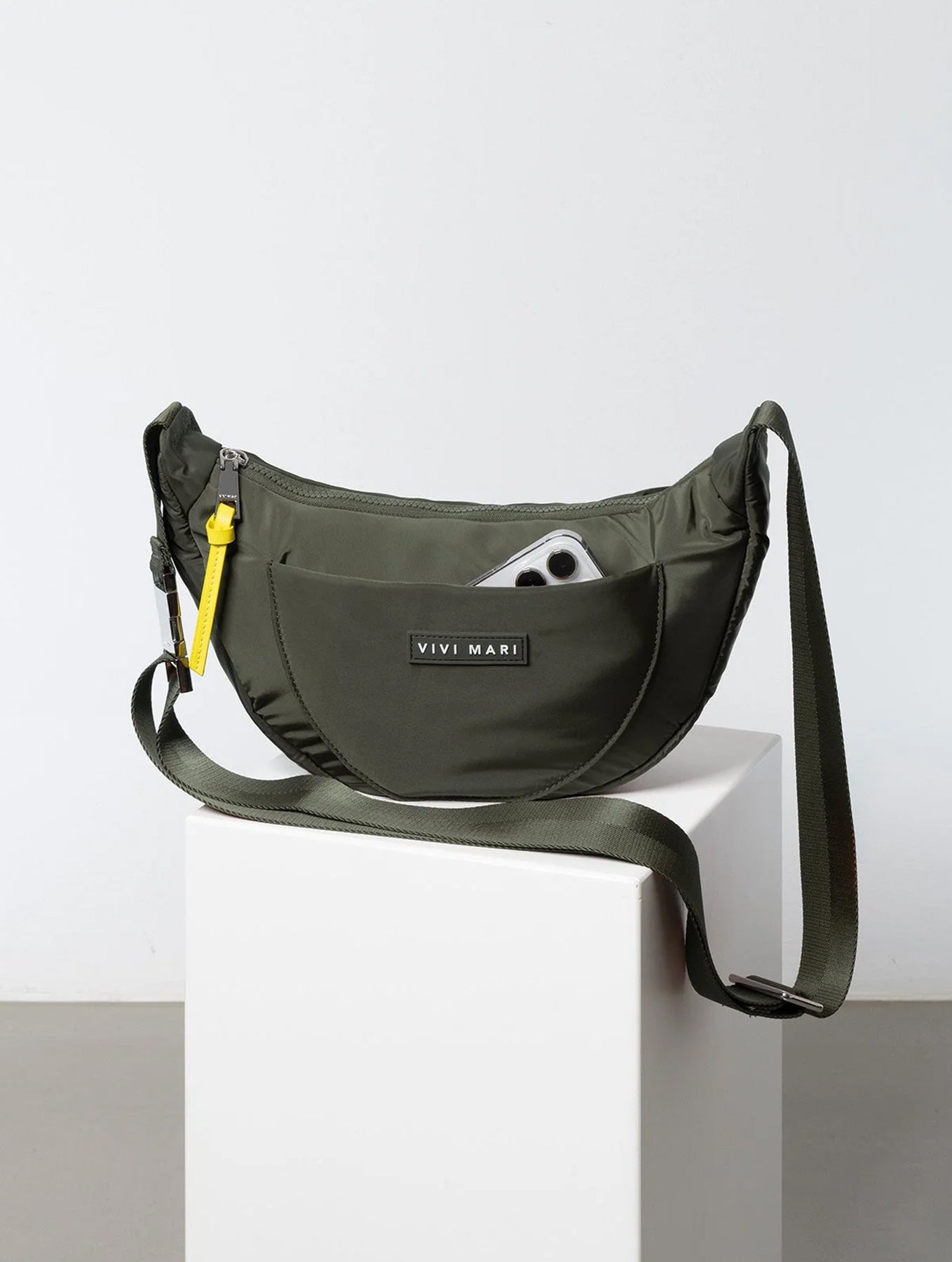 Padded Hip Bag Medium - olive