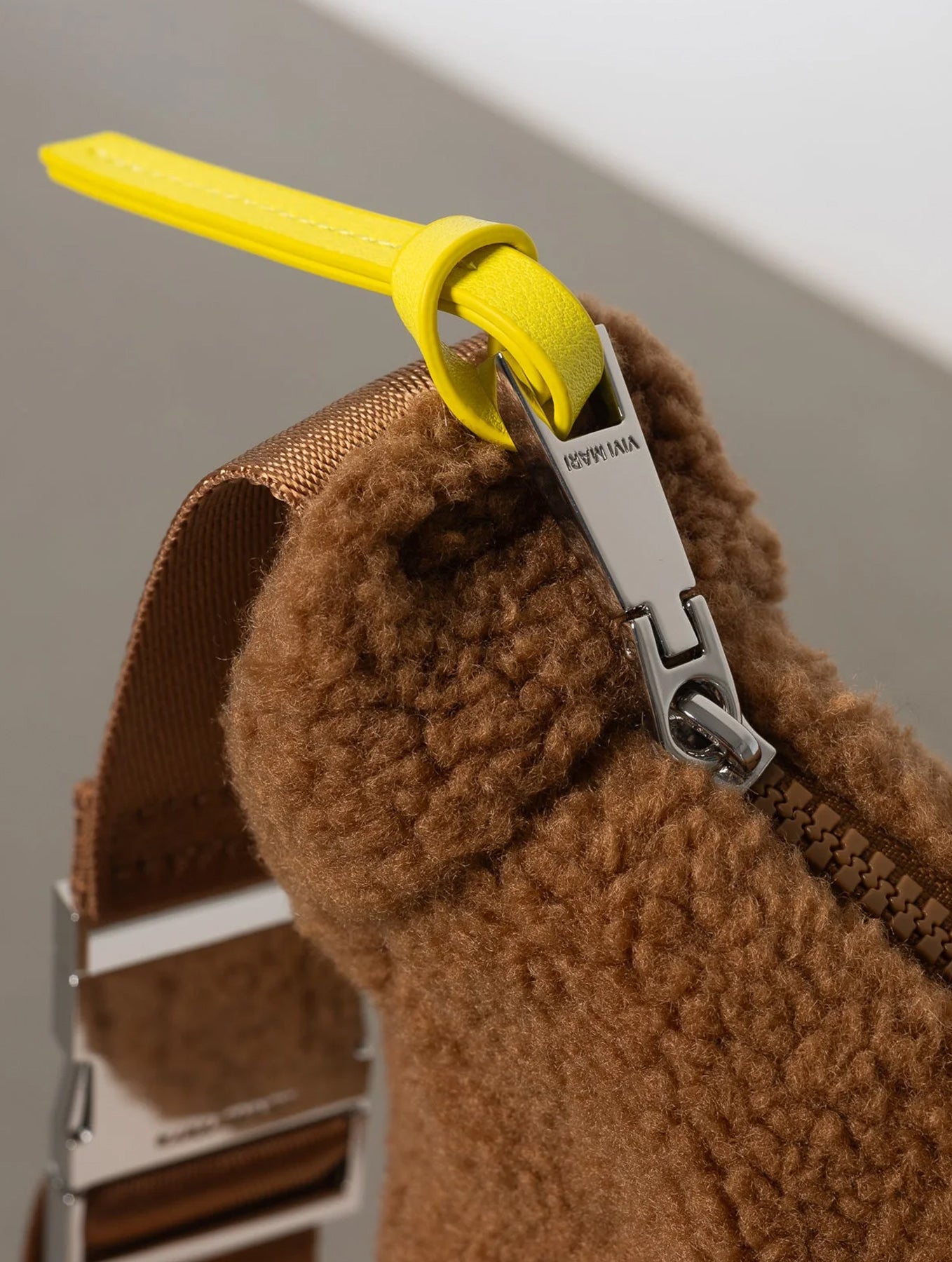 Teddy Hip Bag Medium - Caramel