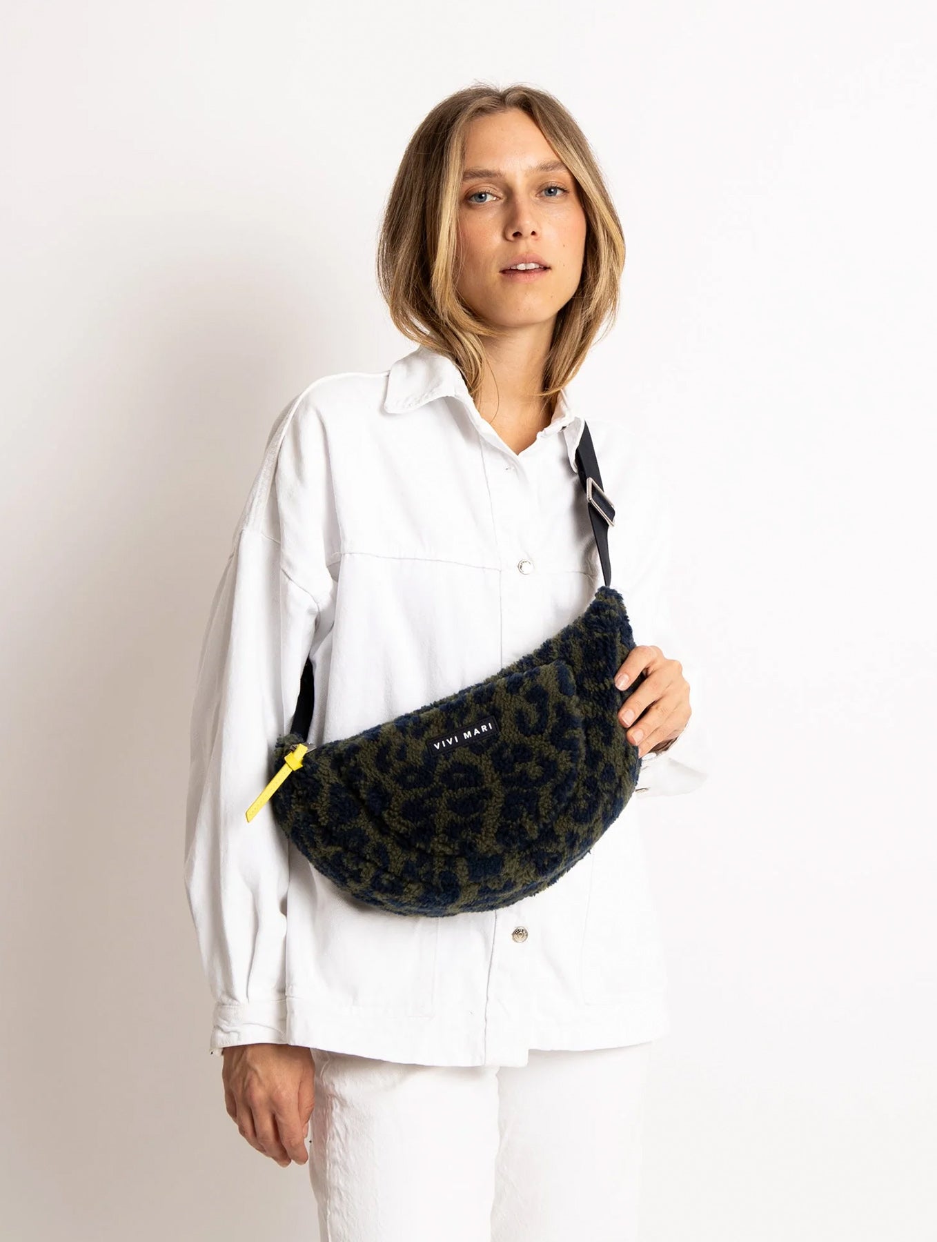Teddy Hip Bag Medium - Leo Splashes Navy/Olive