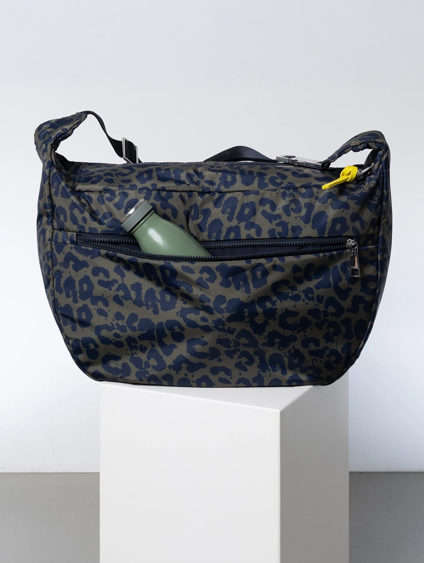 Padded Hip Bag Oversized - Leo Splashes Navy/Olive