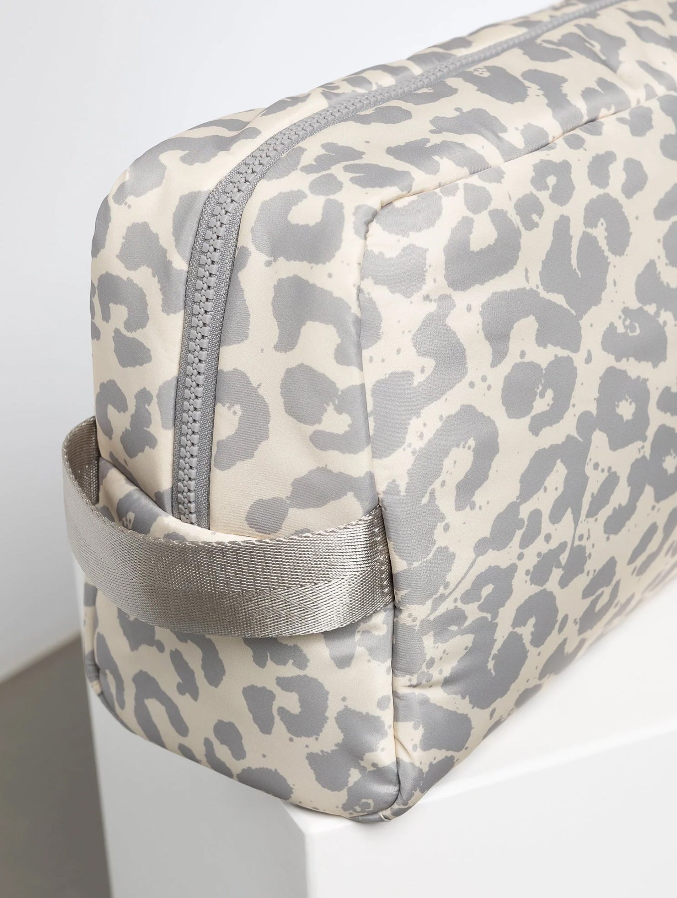 Kosmetiktasche Large - Leo Splashes Grey/Sand