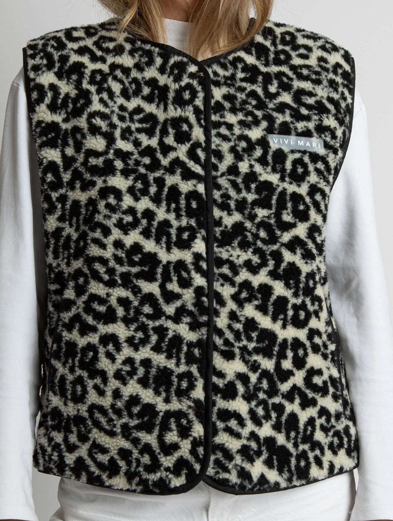 Teddy Fleece Vest - Leo Splashes Black/Sand