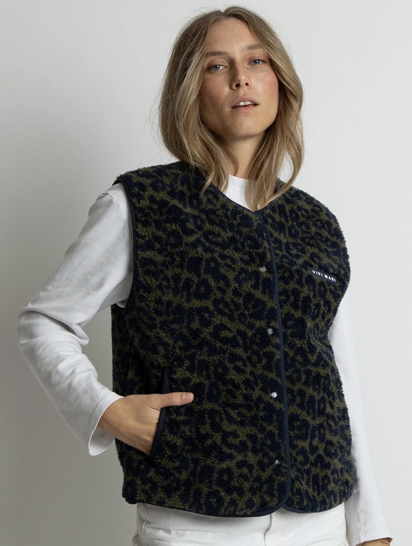 Teddy Fleece Vest - Leo Splashes Navy/Olive