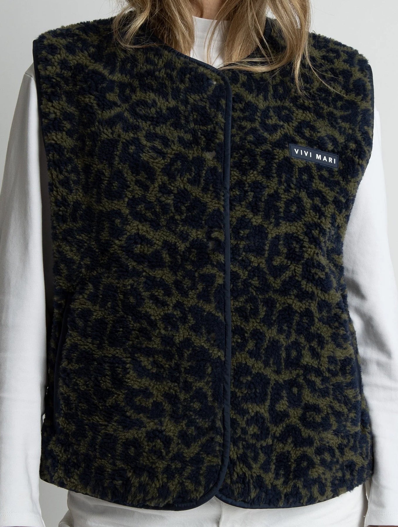 Teddy Fleece Vest - Leo Splashes Navy/Olive
