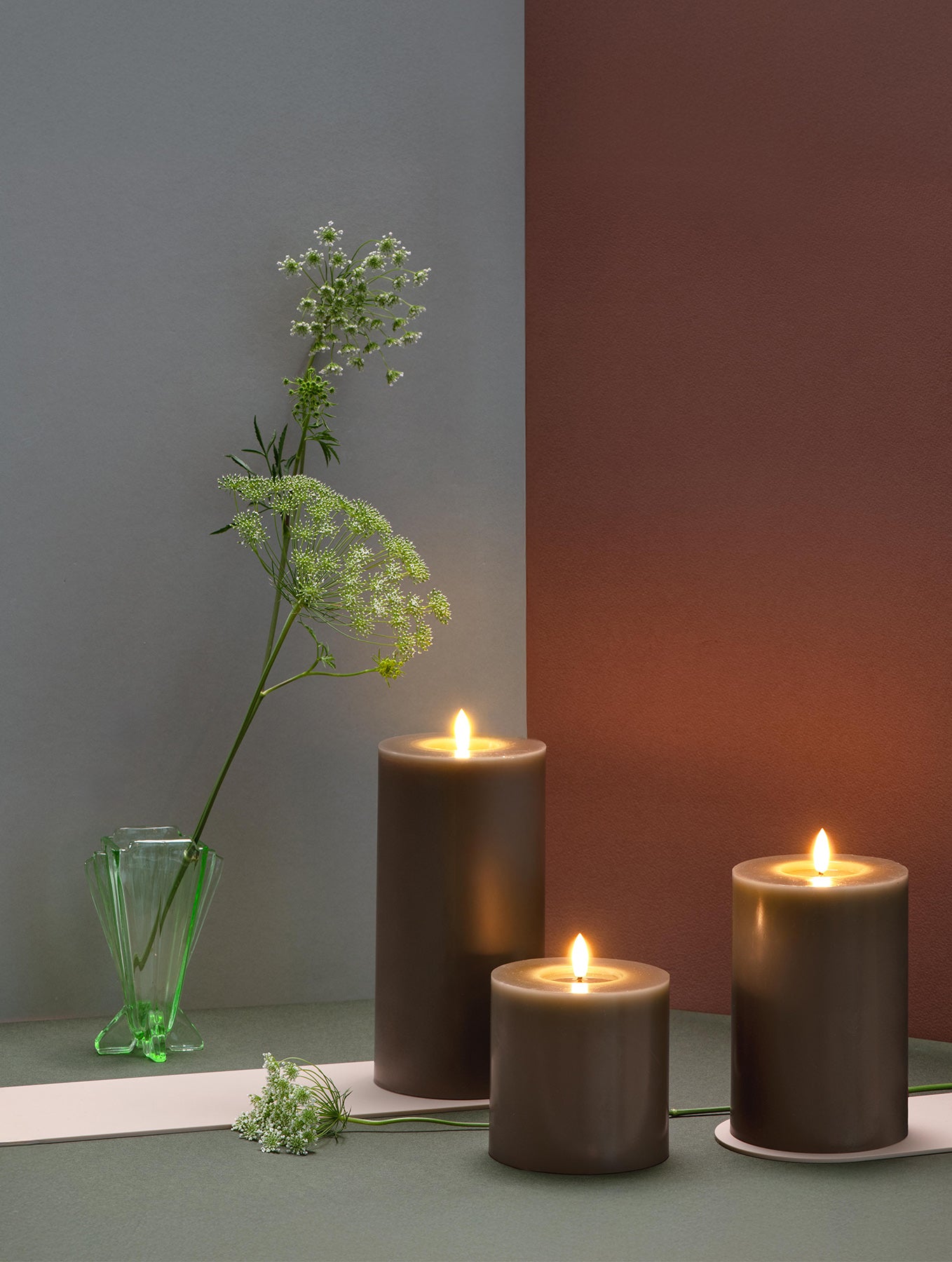 LED-Stumpenkerze - Dark Sand