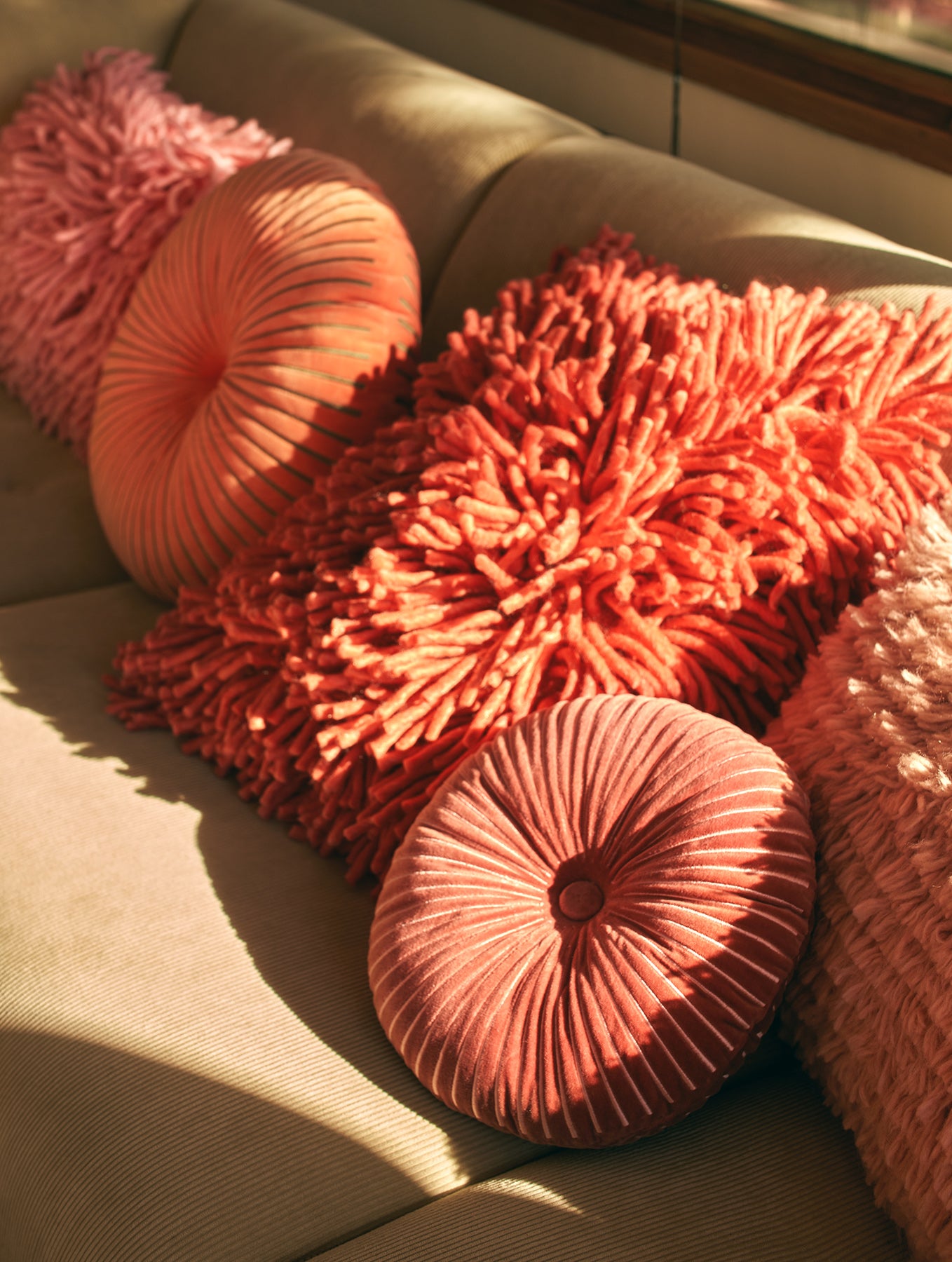 Flauschiges Wollkissen - Cherry Red