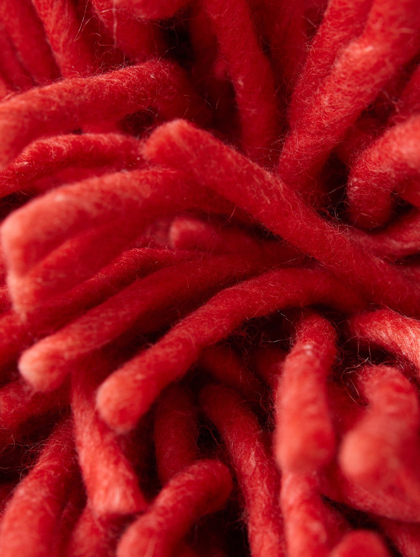 Flauschiges Wollkissen - Cherry Red