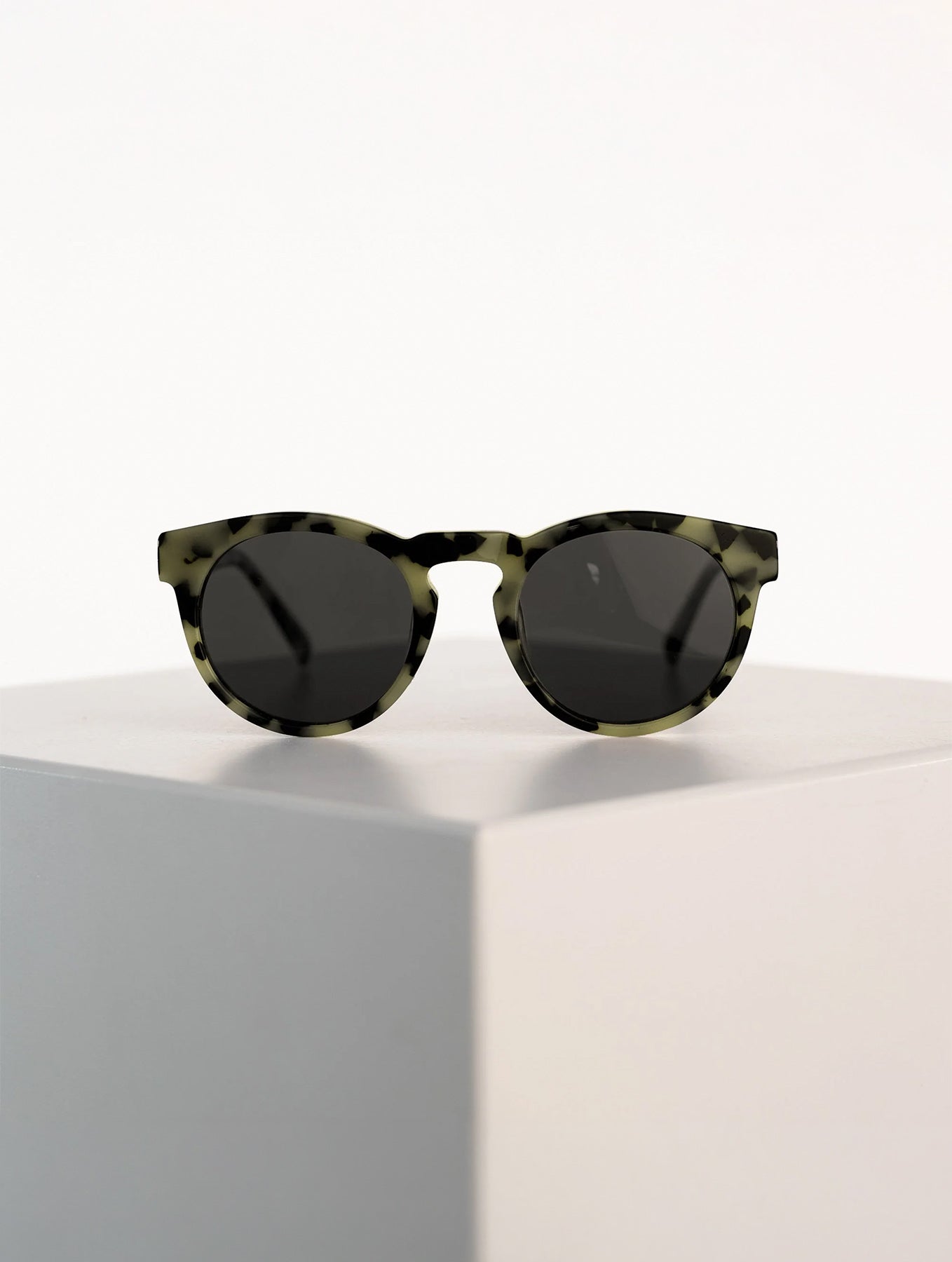 Sonnenbrille "Kiss the Sun" - Leo Black/Olive