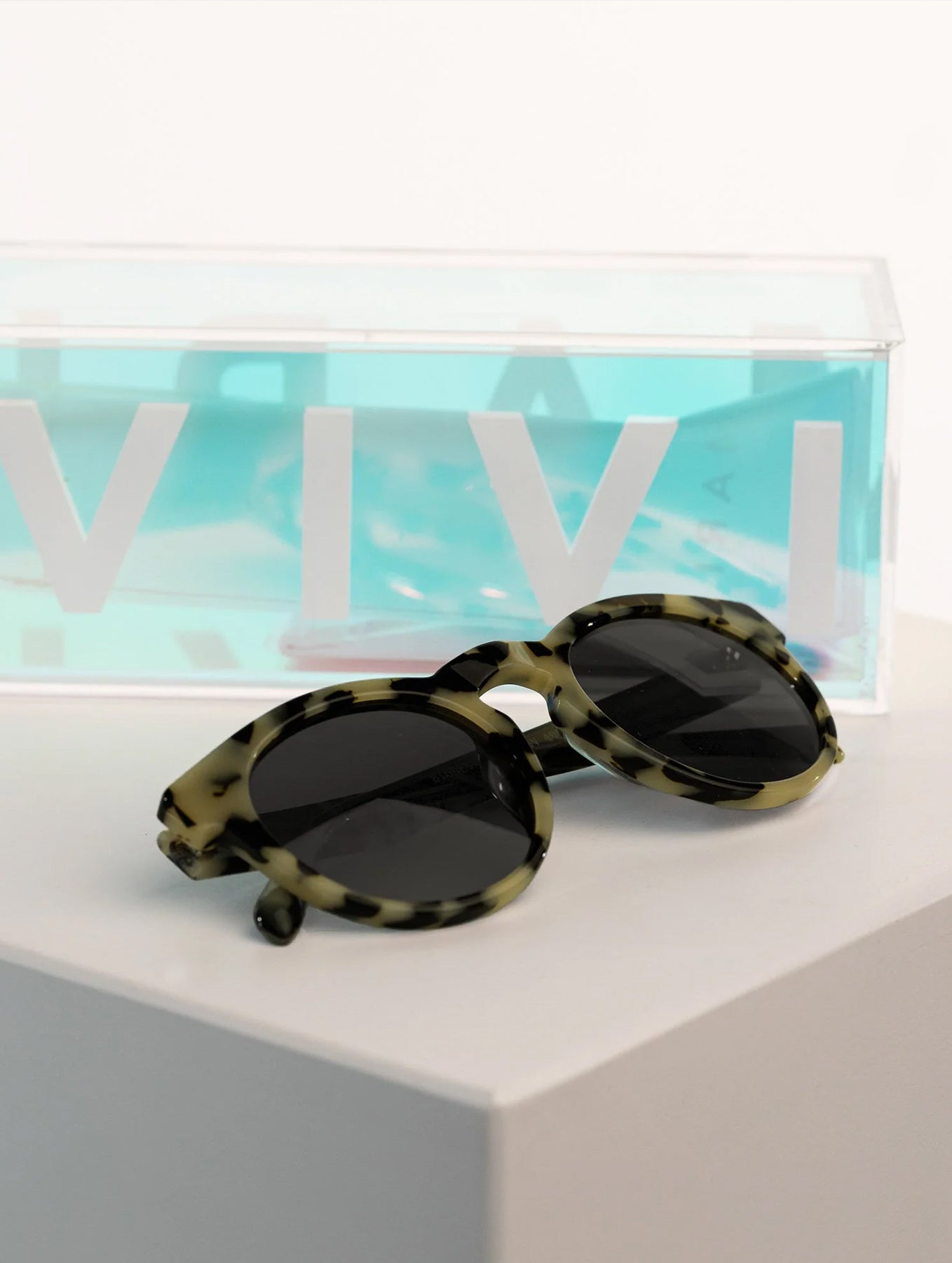 Sonnenbrille "Kiss the Sun" - Leo Black/Olive