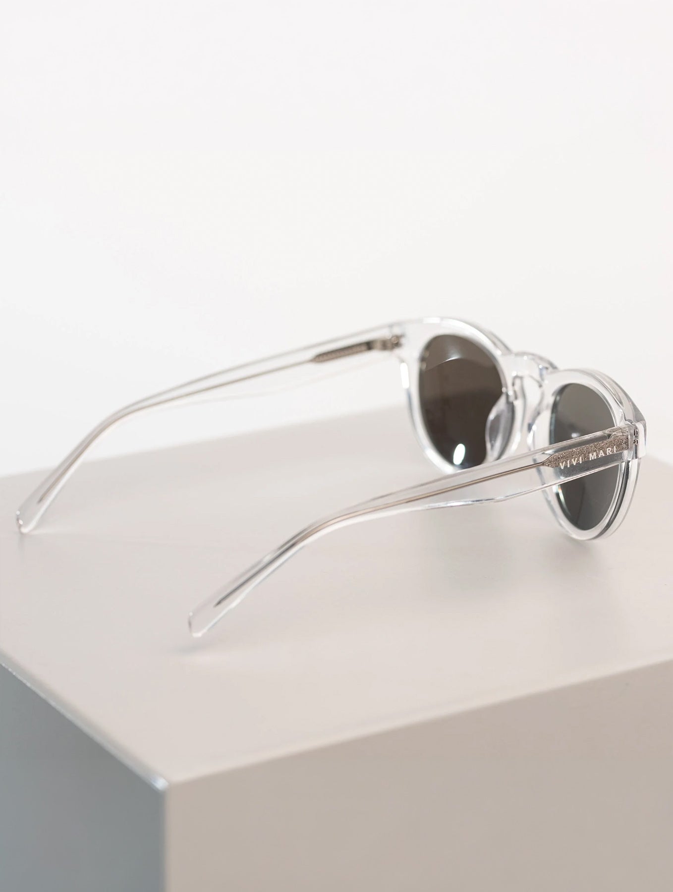 Sonnenbrille "Kiss the Sun" - Transparent Silver Grey