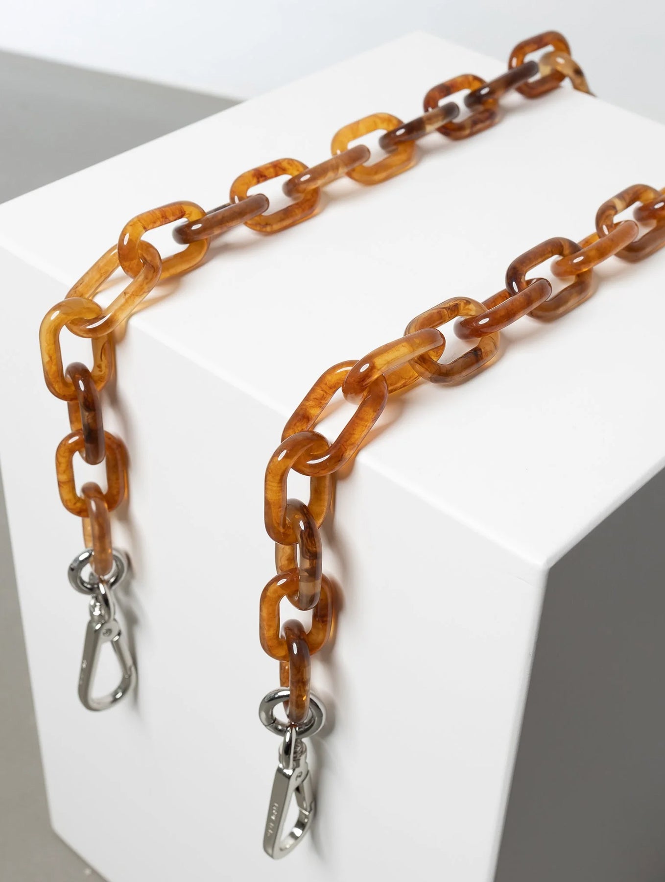 Strap Acrylic Chain - Amber | Short