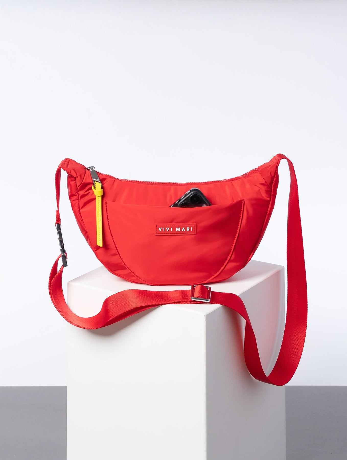 Padded Hip Bag Medium - True Red