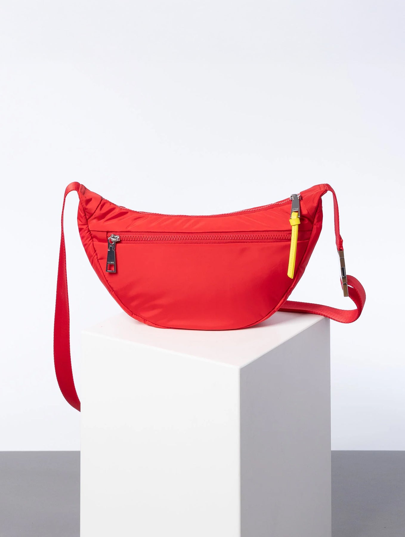 Padded Hip Bag Medium - True Red