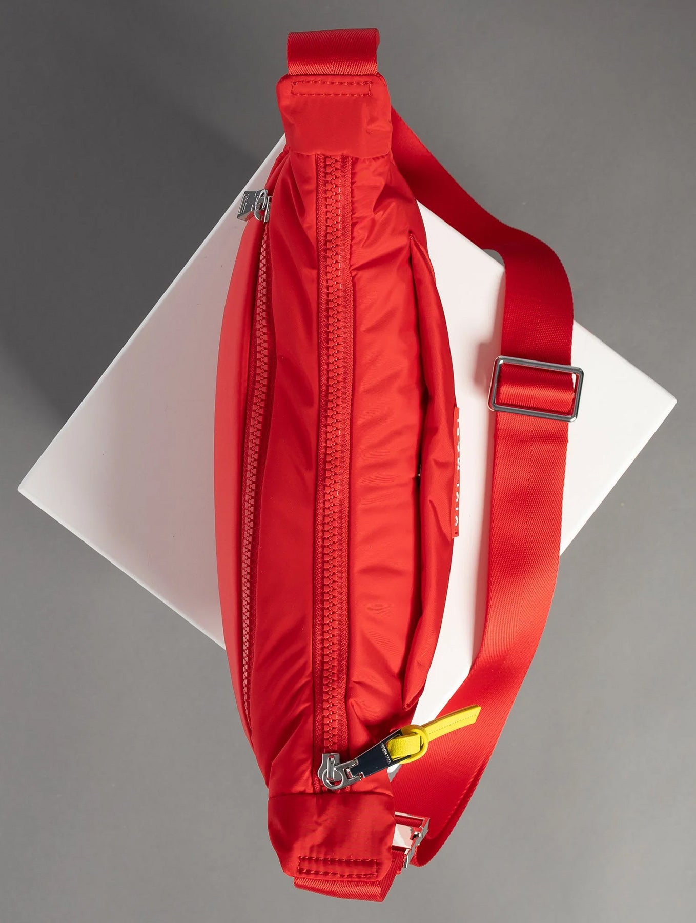 Padded Hip Bag Medium - True Red