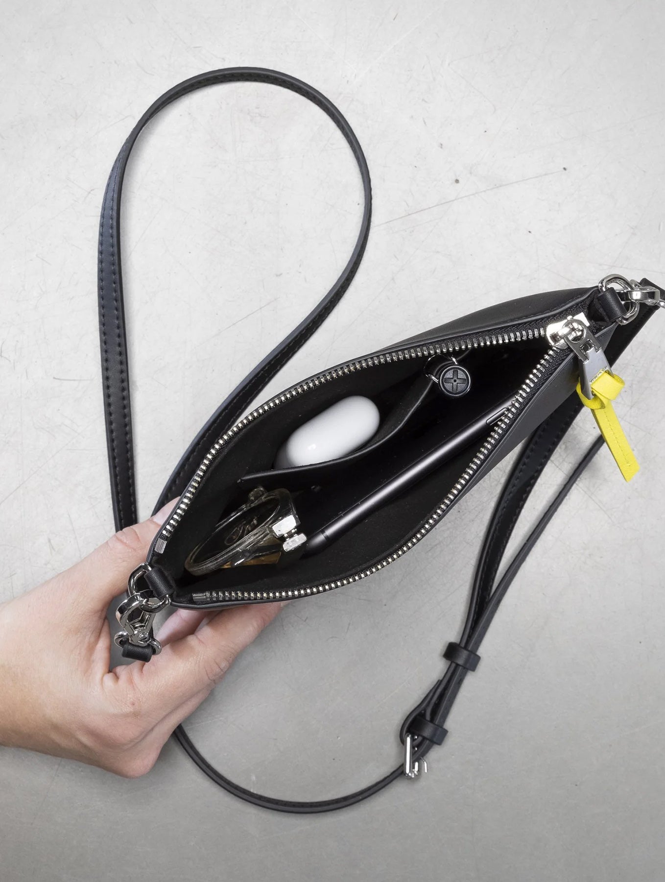 Pouch + Strap Basic Classic Thin - Black