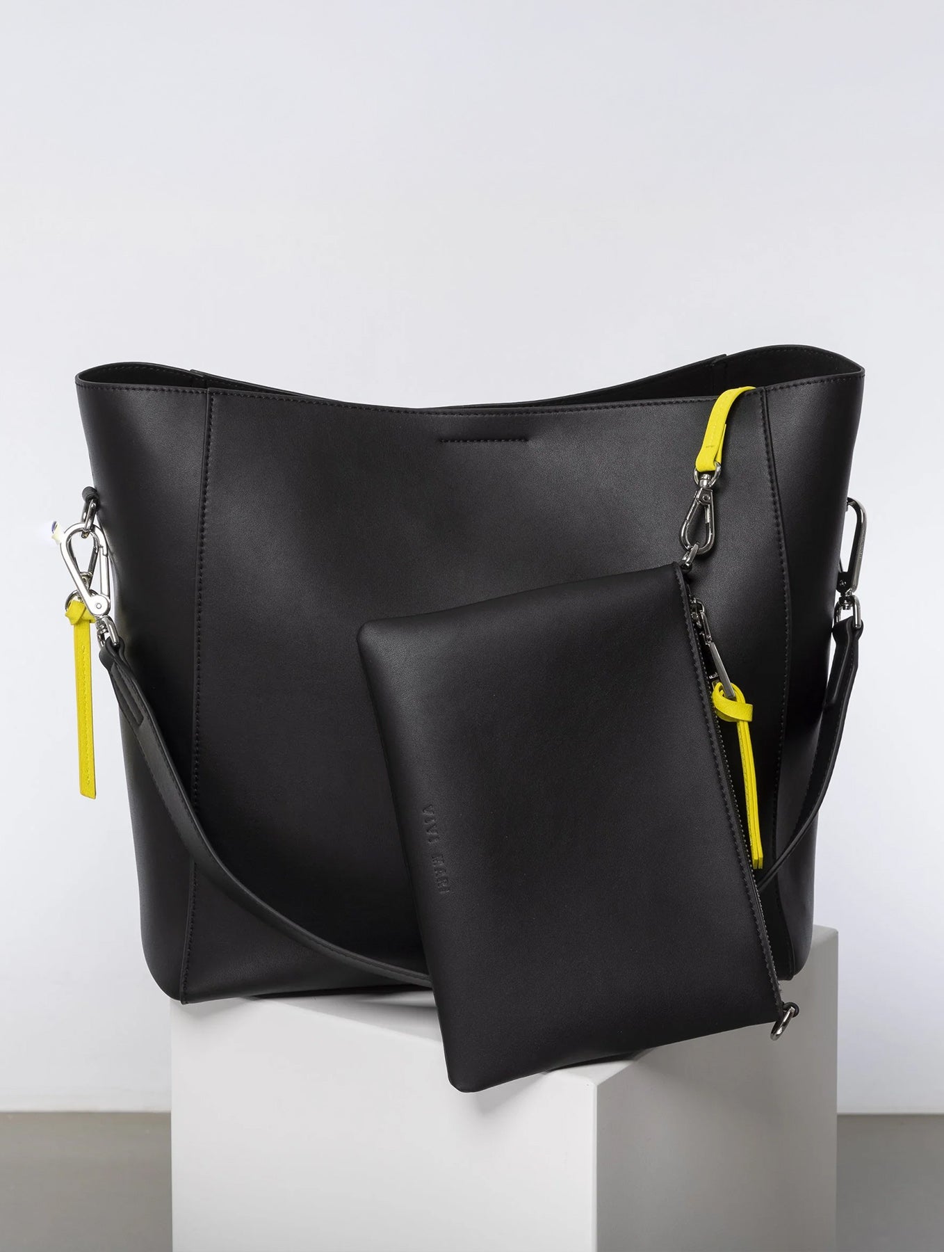 Pouch + Strap Basic Classic Thin - Black