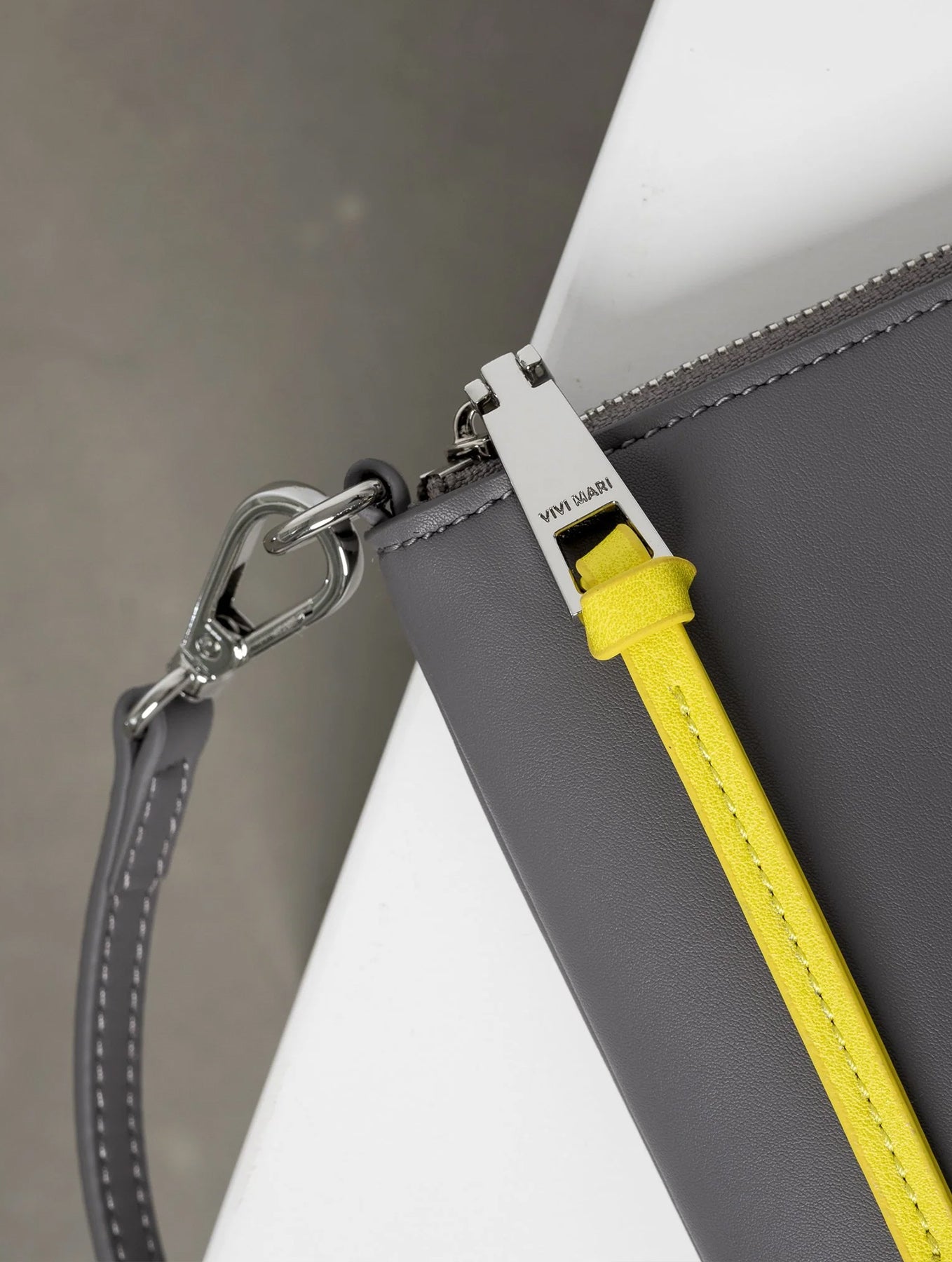 Pouch + Strap Basic Classic Thin - Taupe