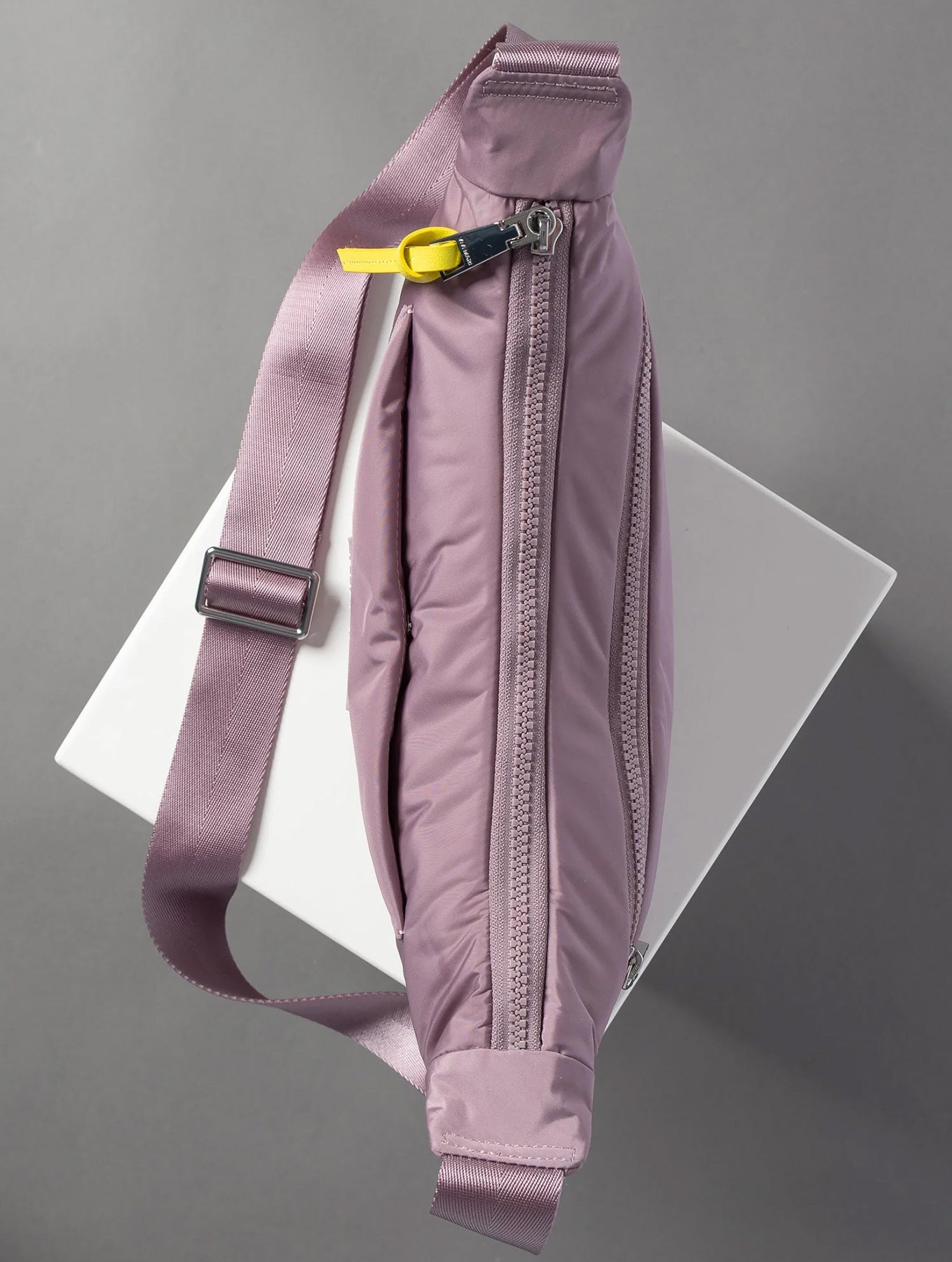 Padded Hip Bag Medium - Ash Plum