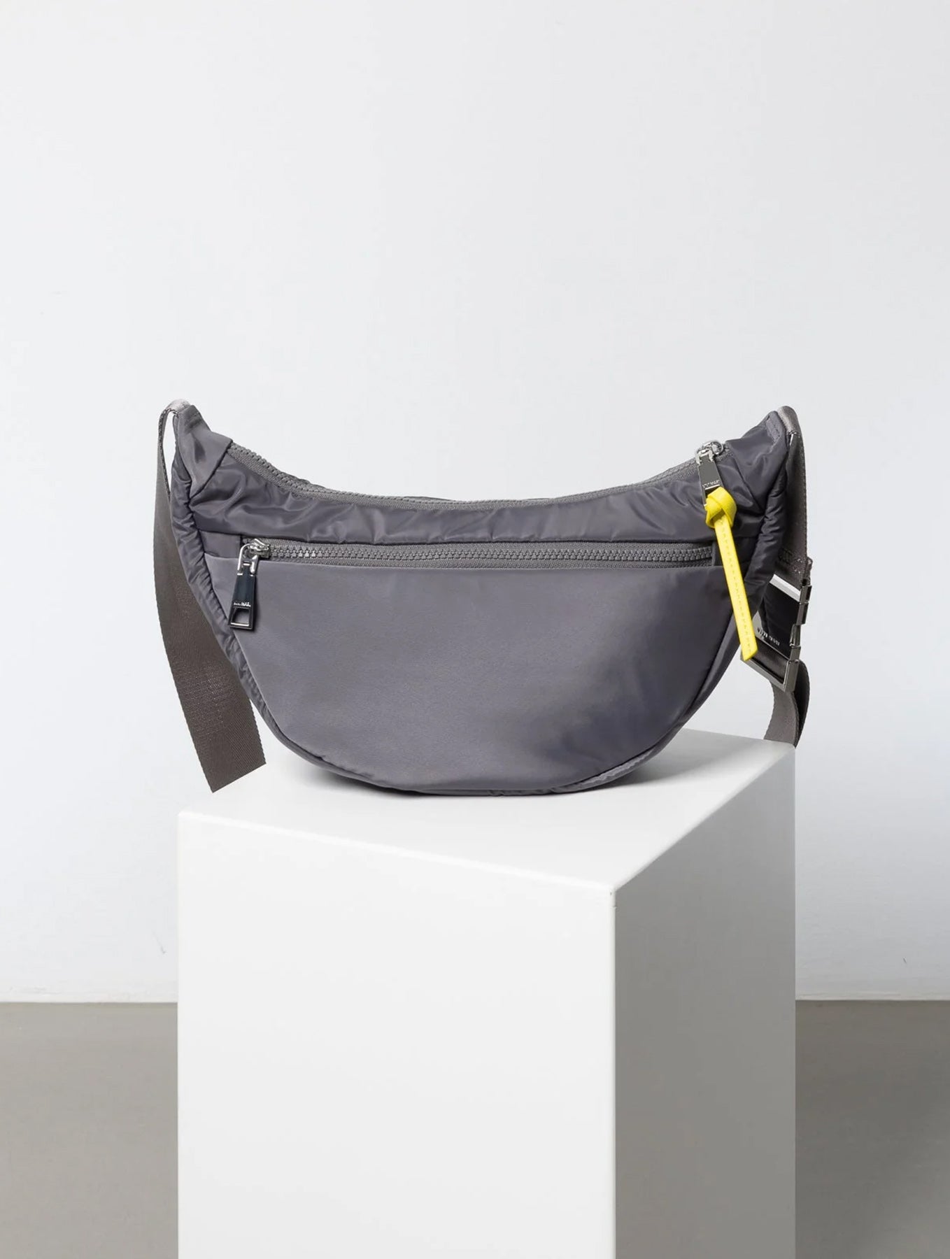 Padded Hip Bag Medium - Taupe