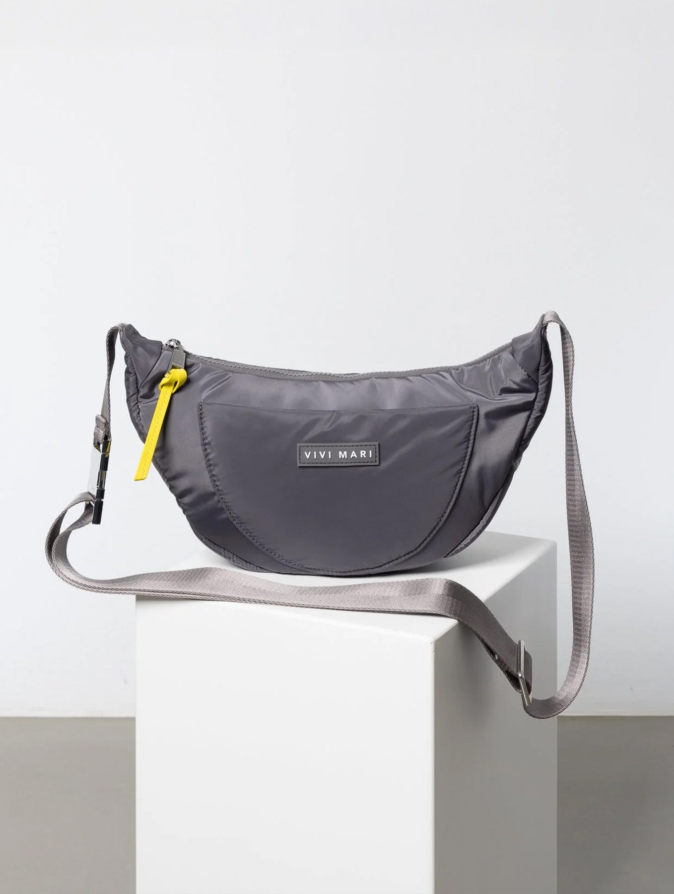 Padded Hip Bag Medium - Taupe