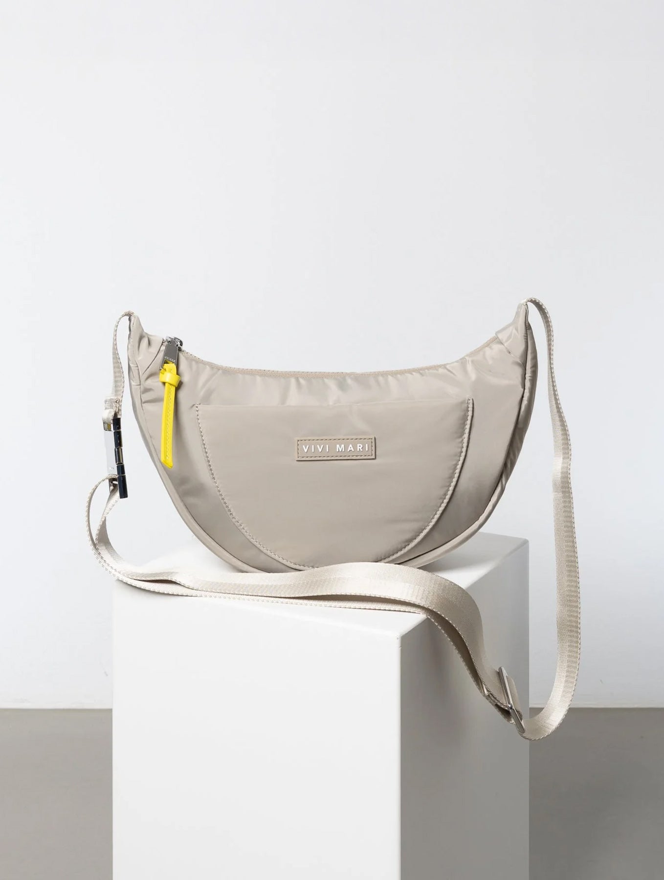 Padded Hip Bag Medium - Stone