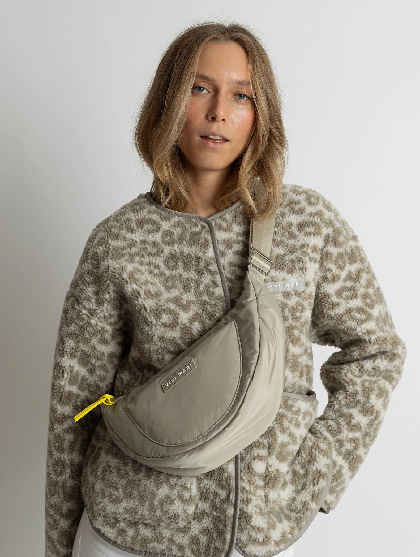 Padded Hip Bag Medium - Stone