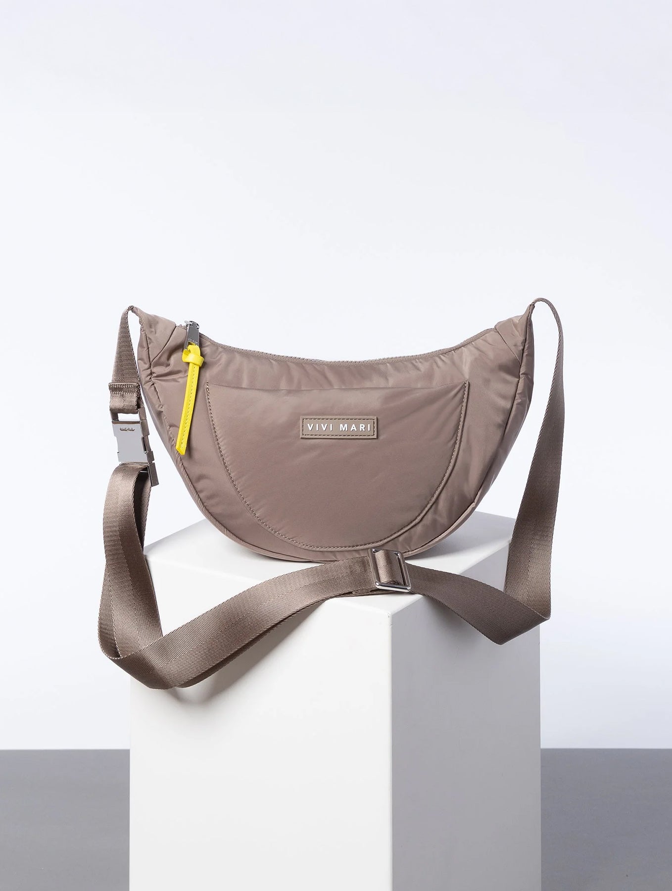 Padded Hip Bag Medium - Dark Mushroom