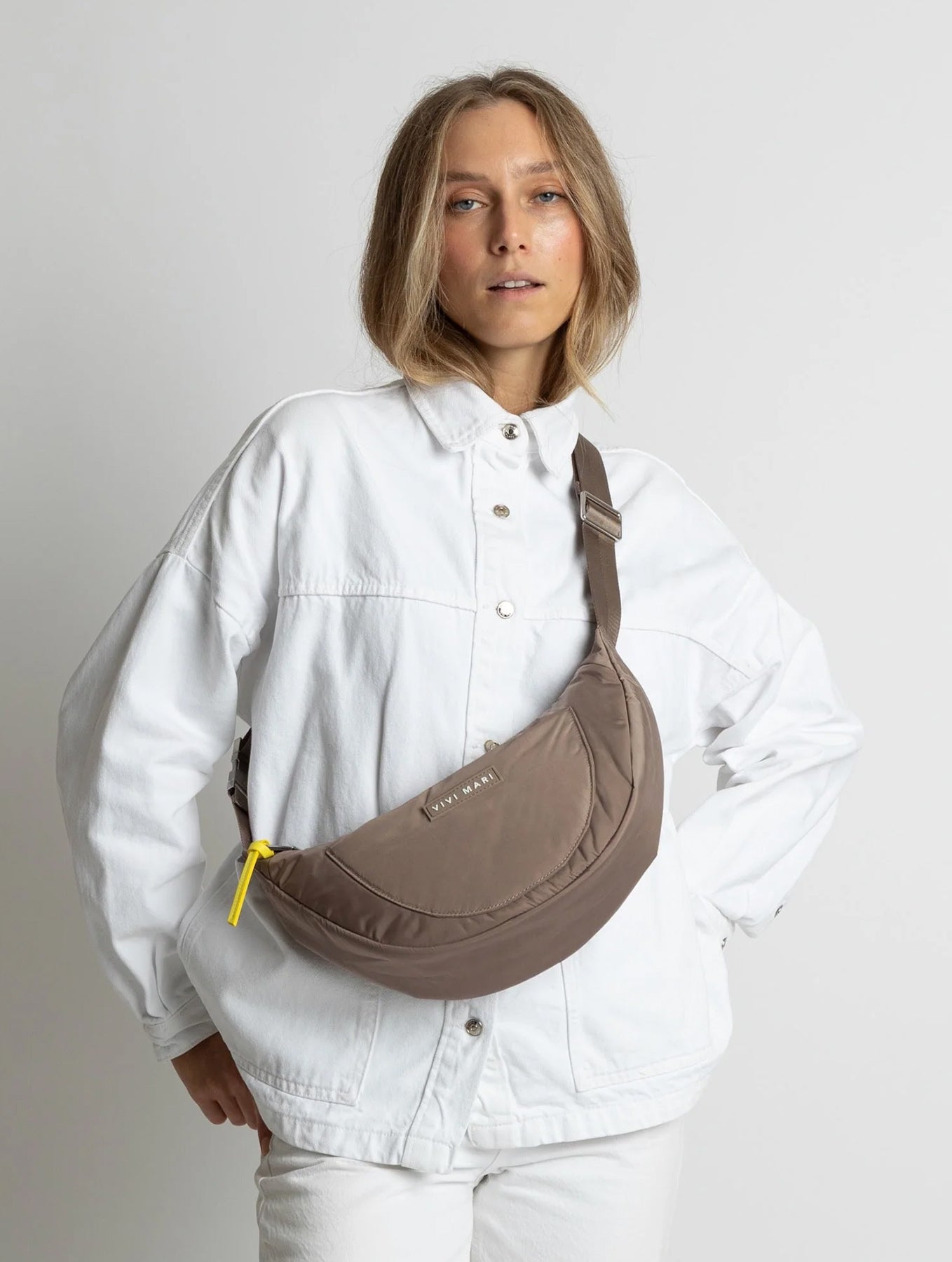 Padded Hip Bag Medium - Dark Mushroom