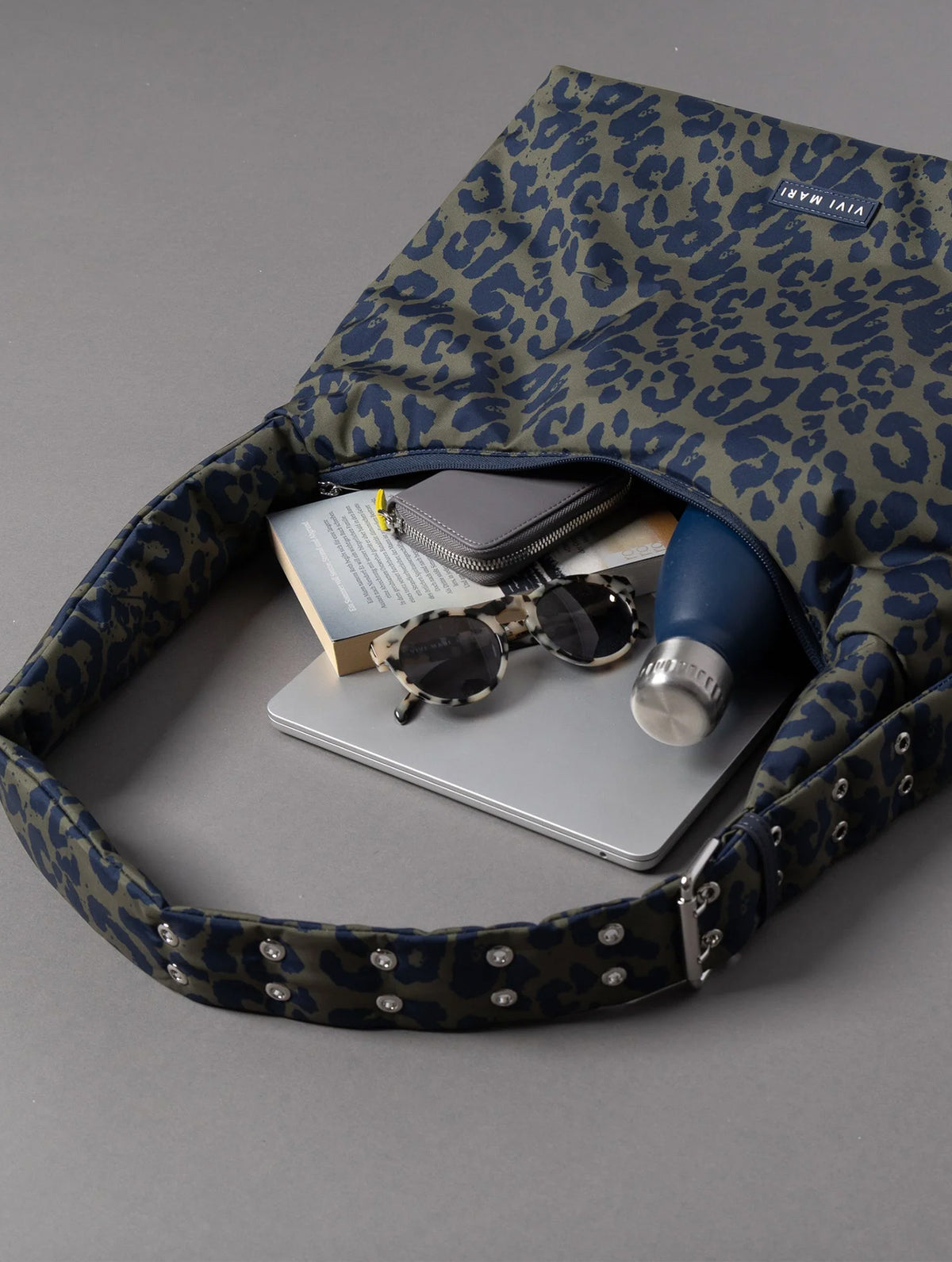 Buckle Bag medium - Leo Splashes Navy/Olive