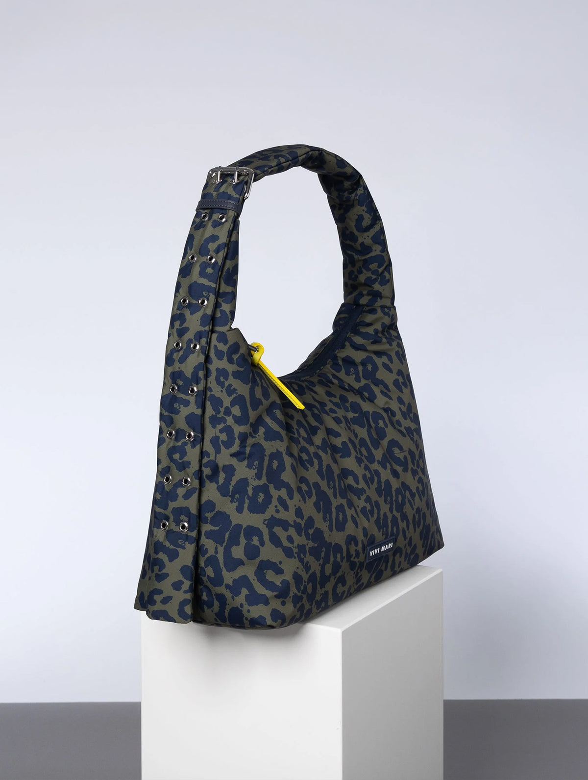 Buckle Bag medium - Leo Splashes Navy/Olive