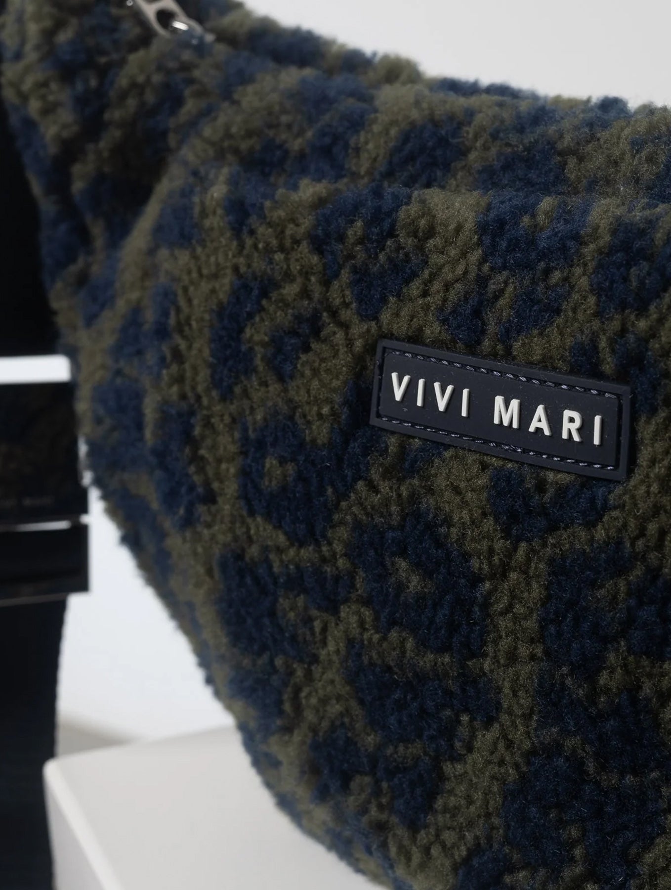 Teddy Hip Bag Medium - Leo Splashes Navy/Olive