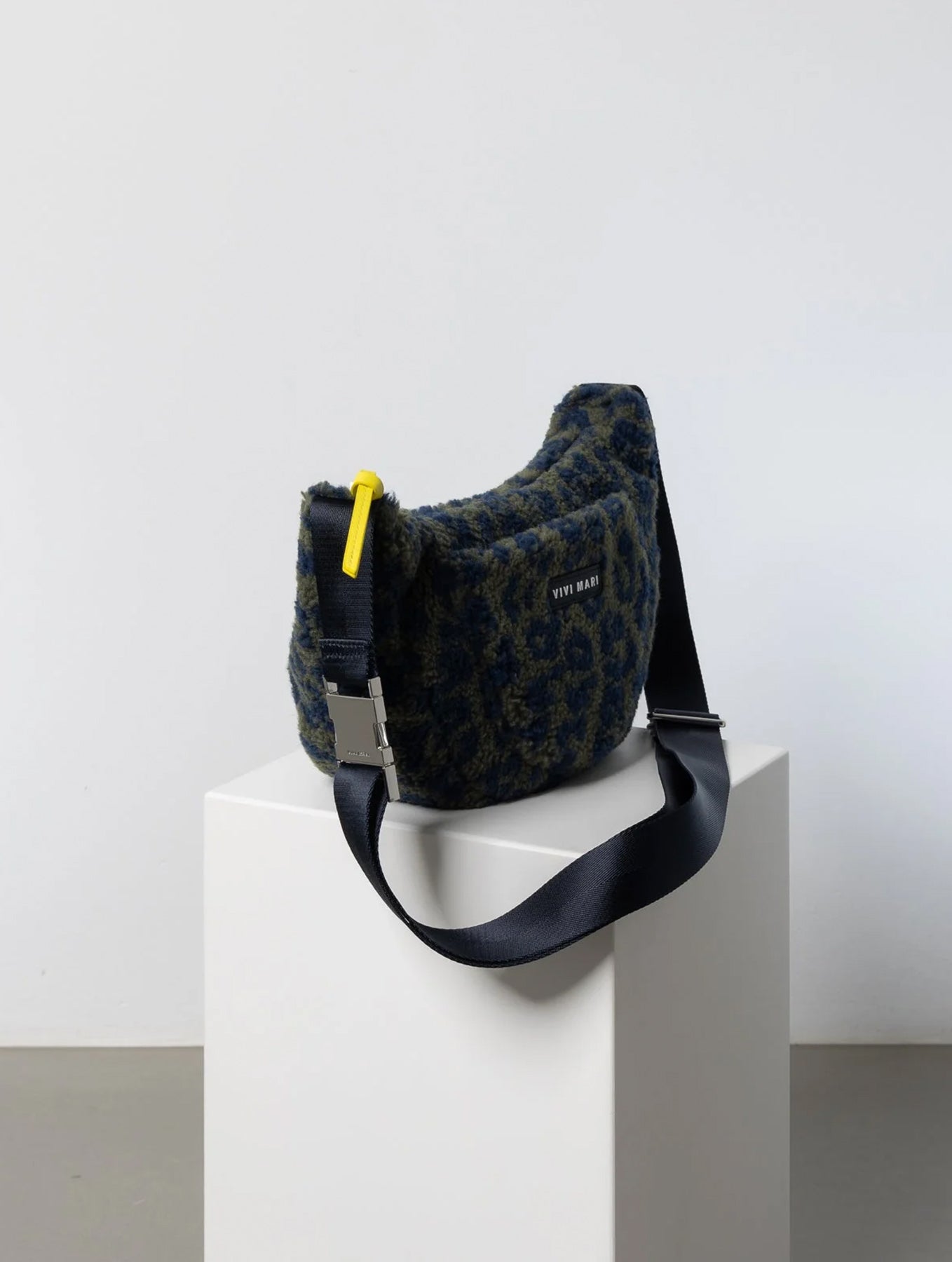 Teddy Hip Bag Medium - Leo Splashes Navy/Olive