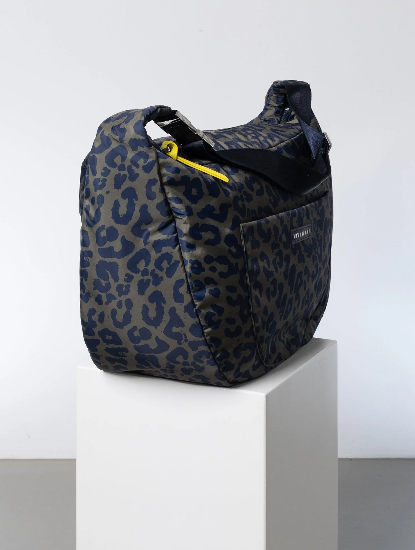 Padded Hip Bag Oversized - Leo Splashes Navy/Olive