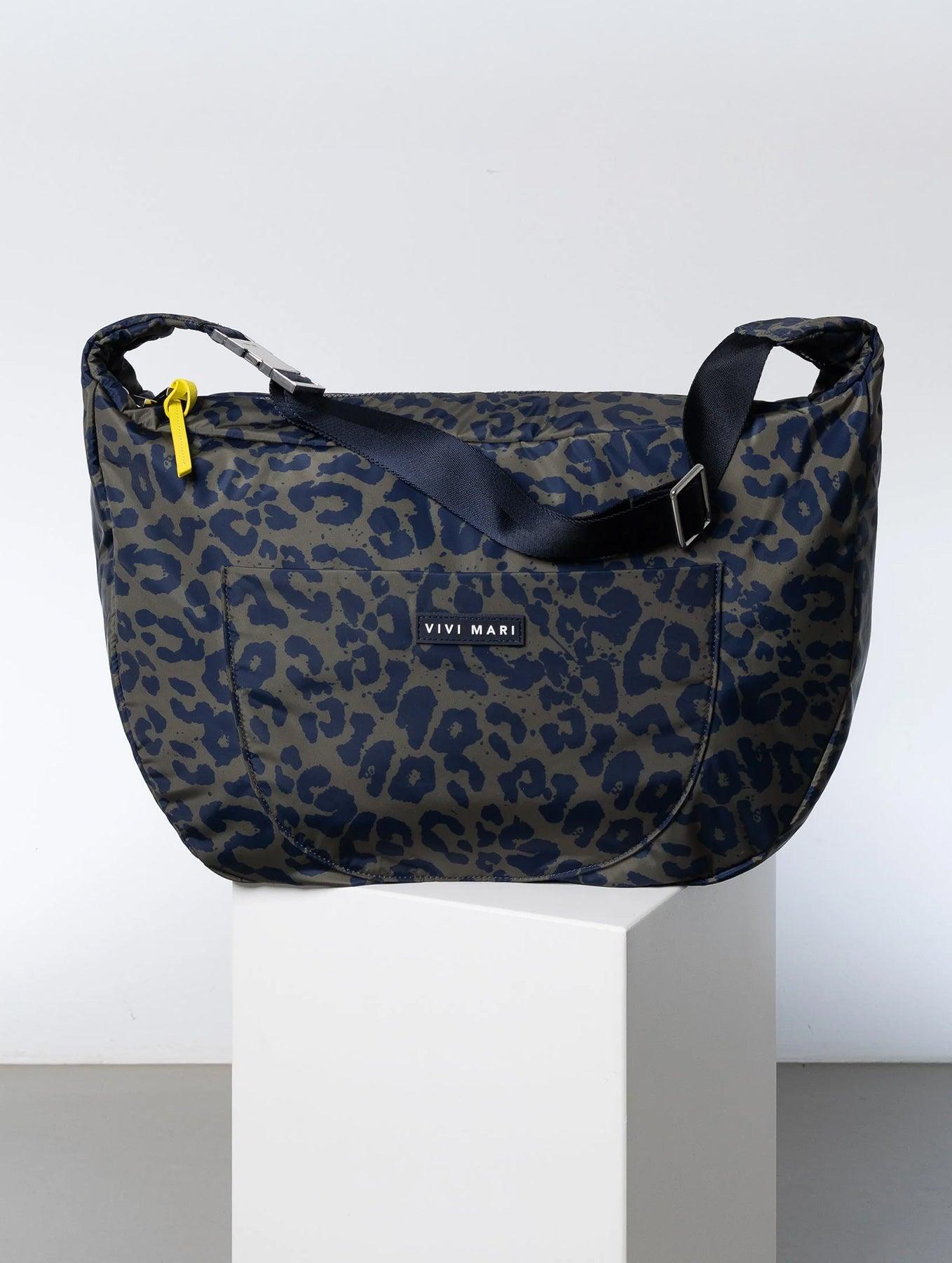 Padded Hip Bag Oversized - Leo Splashes Navy/Olive