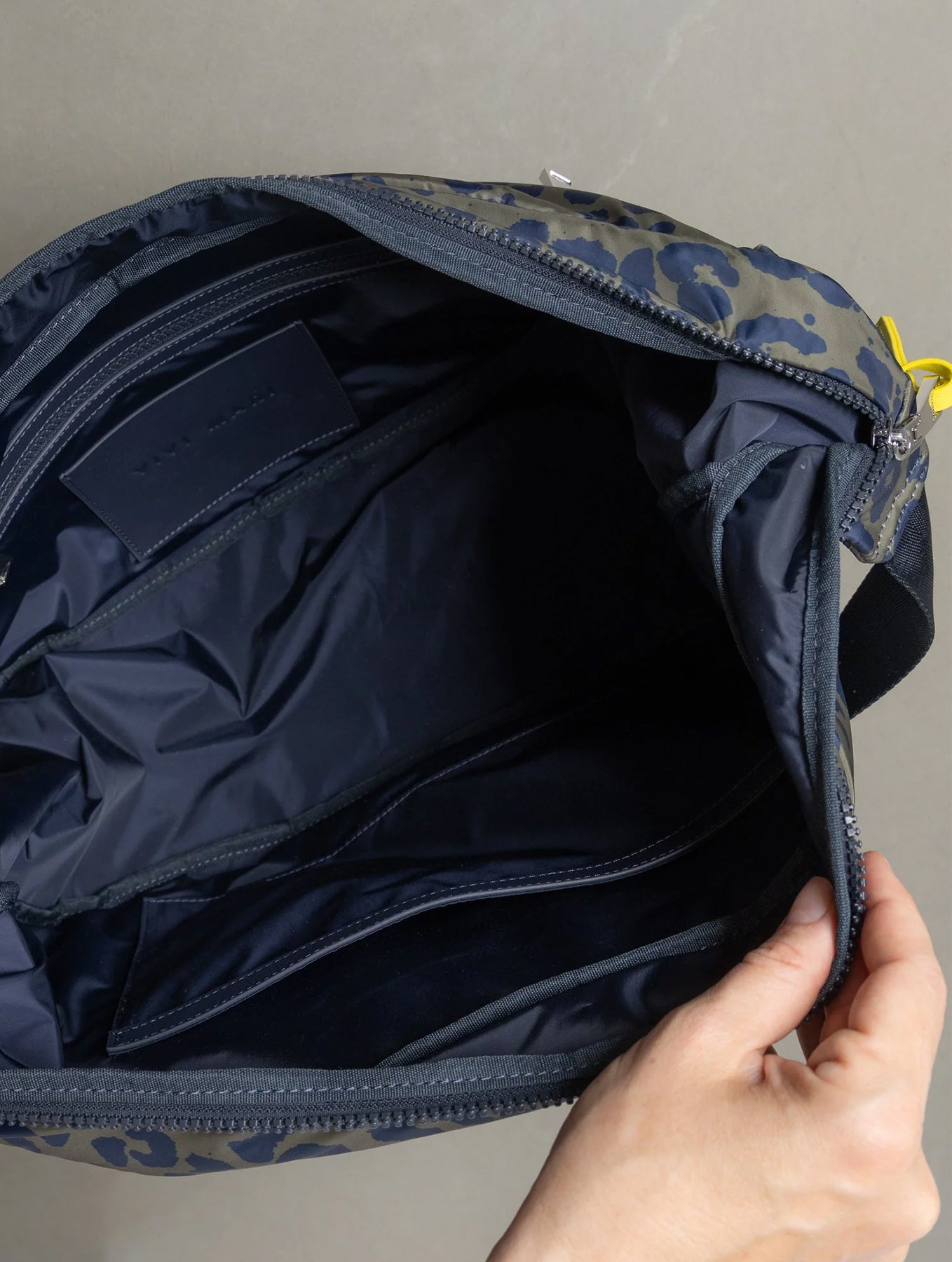 Padded Hip Bag Oversized - Leo Splashes Navy/Olive