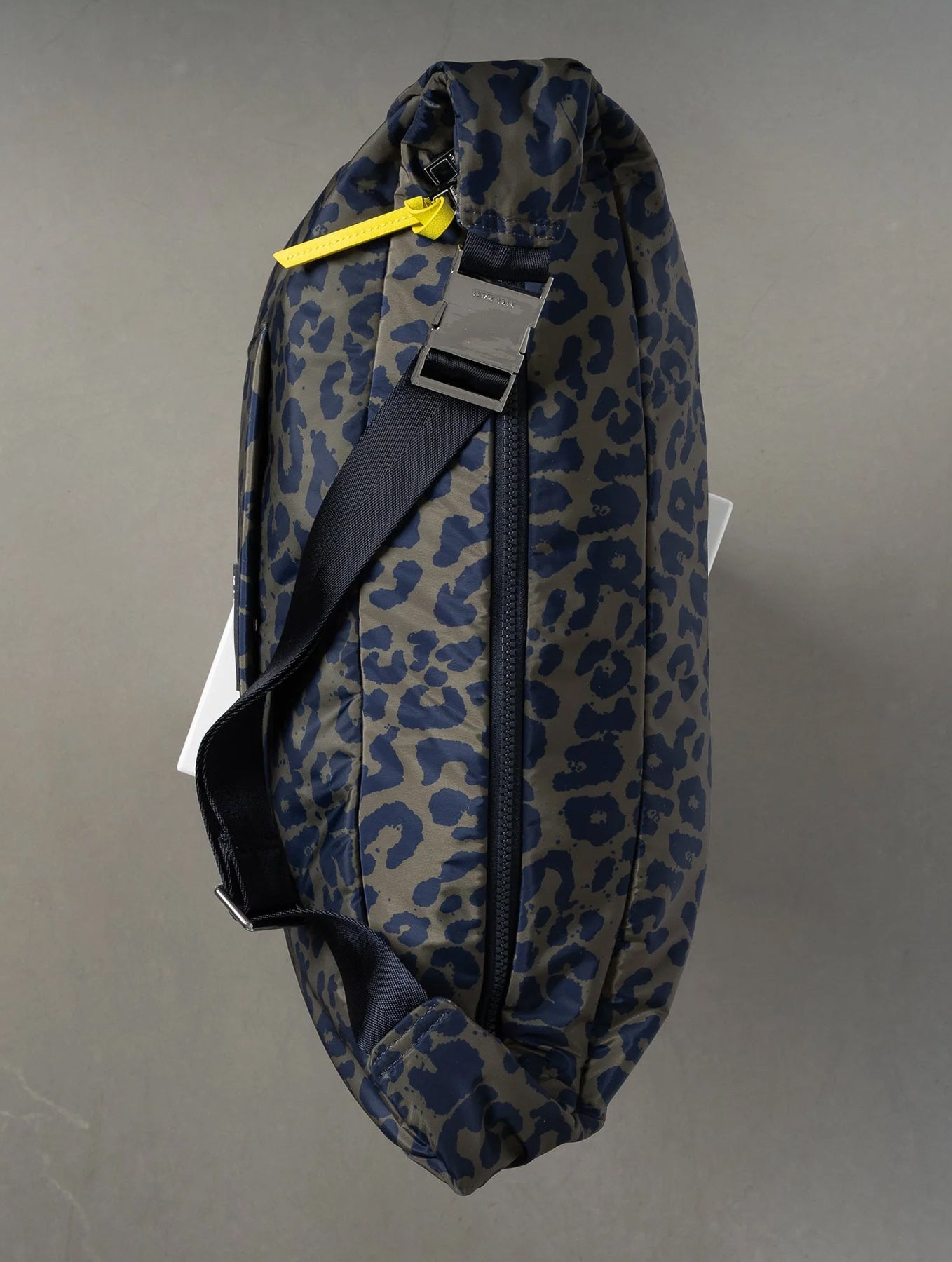 Padded Hip Bag Oversized - Leo Splashes Navy/Olive